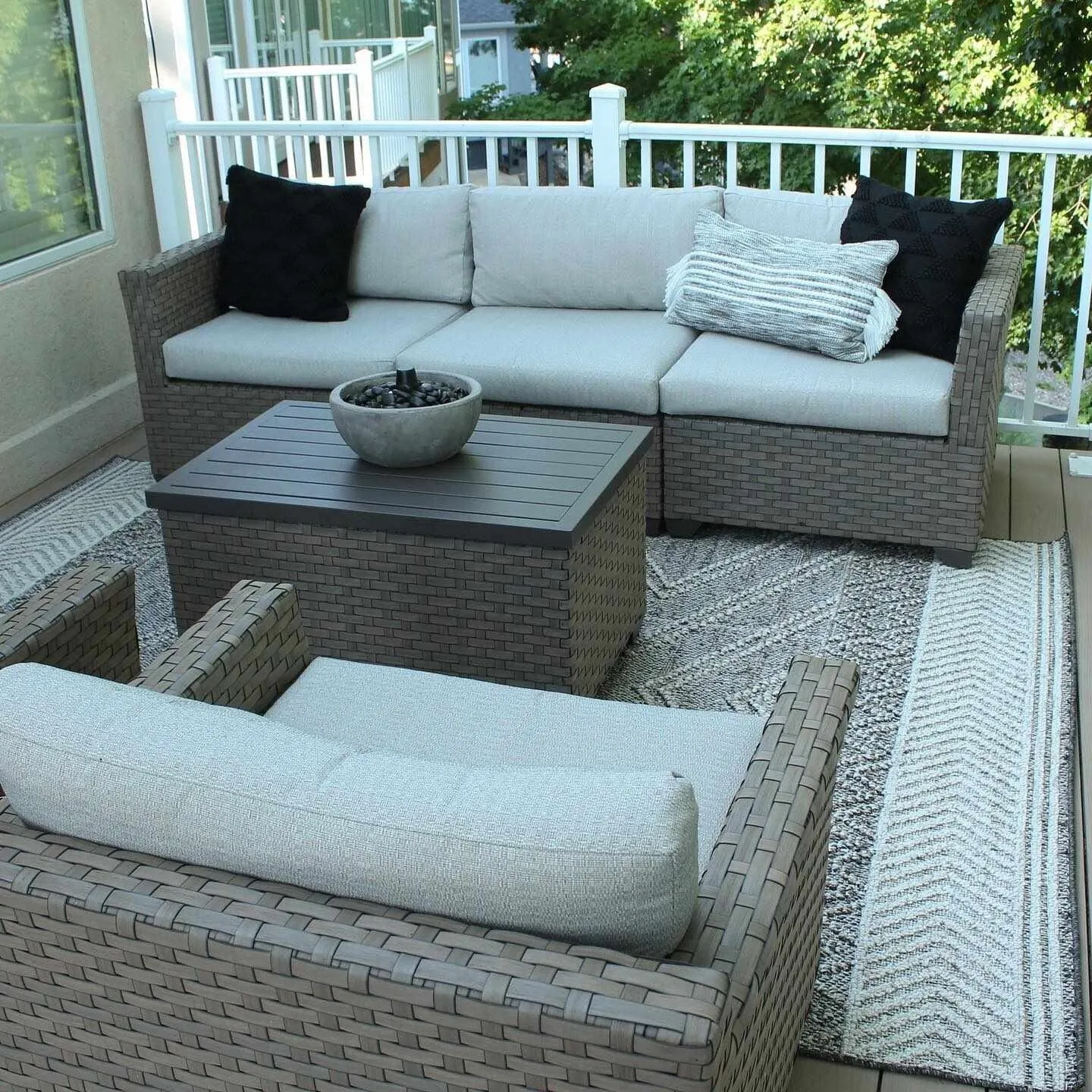 Hauteloom Areli Diamond Geometric Farmhouse Patio Outdoor Area Rug
