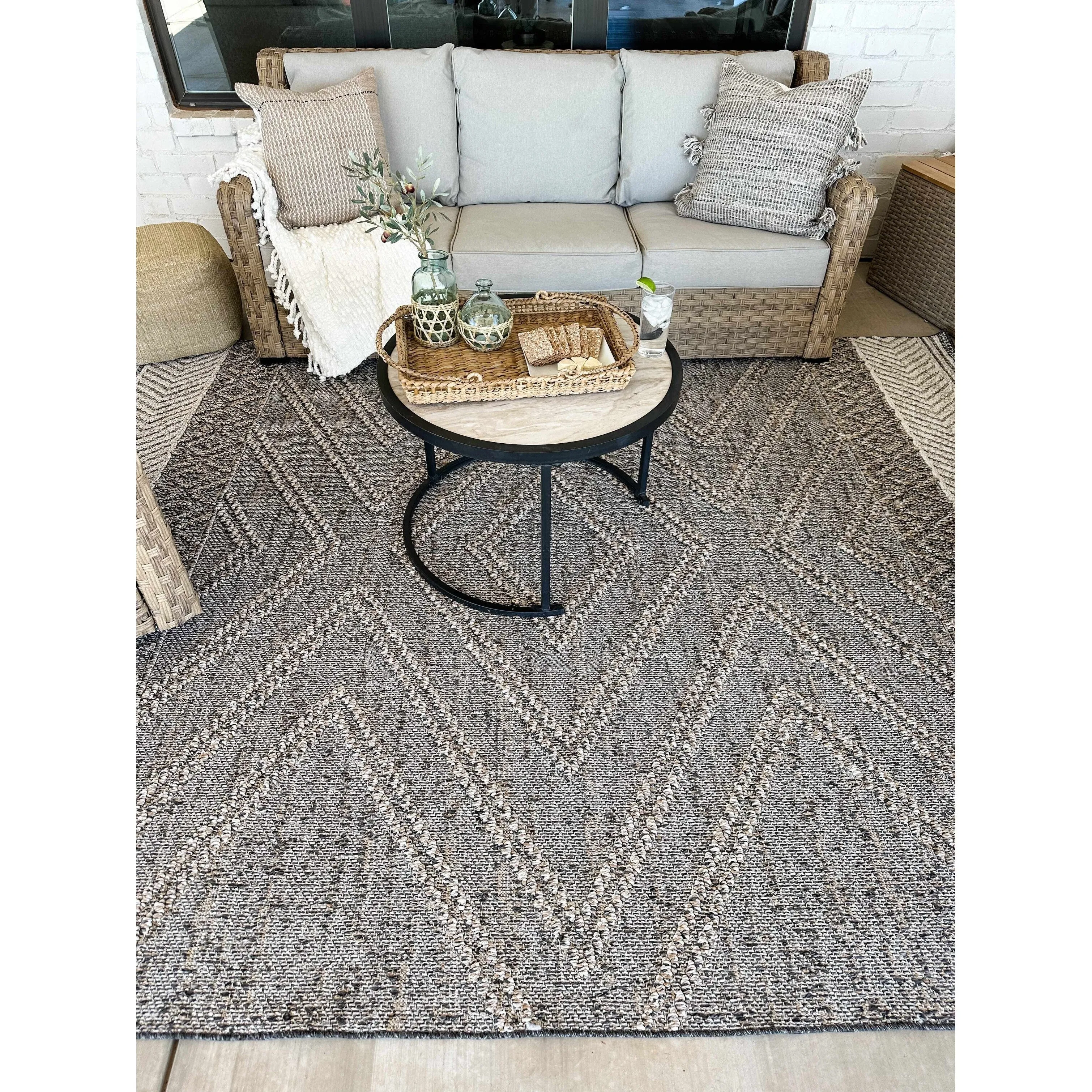 Hauteloom Areli Diamond Geometric Farmhouse Patio Outdoor Area Rug