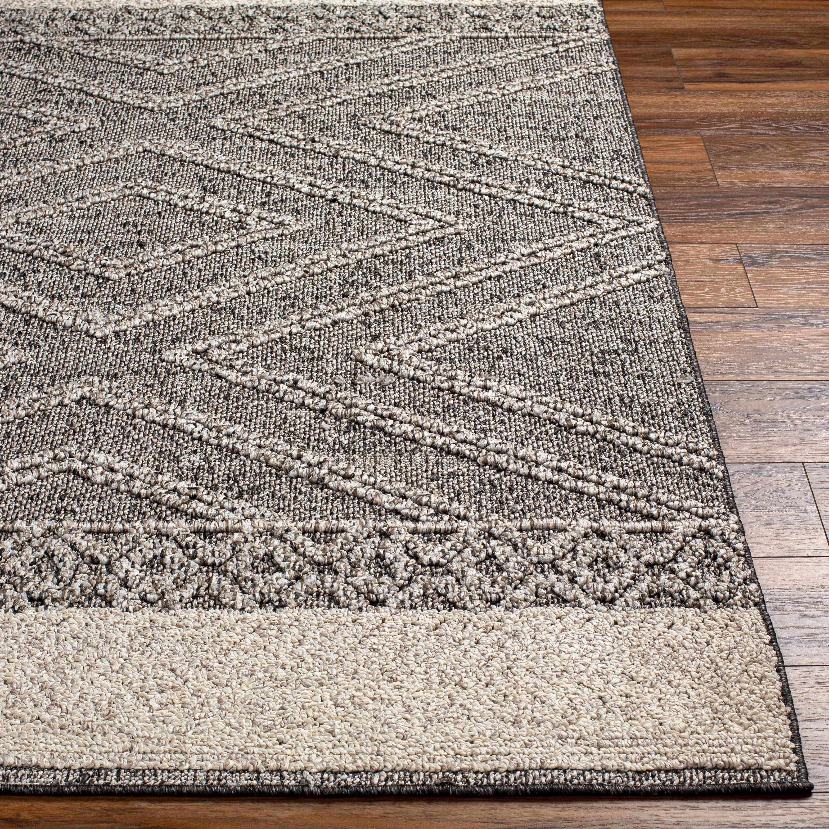 Hauteloom Areli Diamond Geometric Farmhouse Patio Outdoor Area Rug