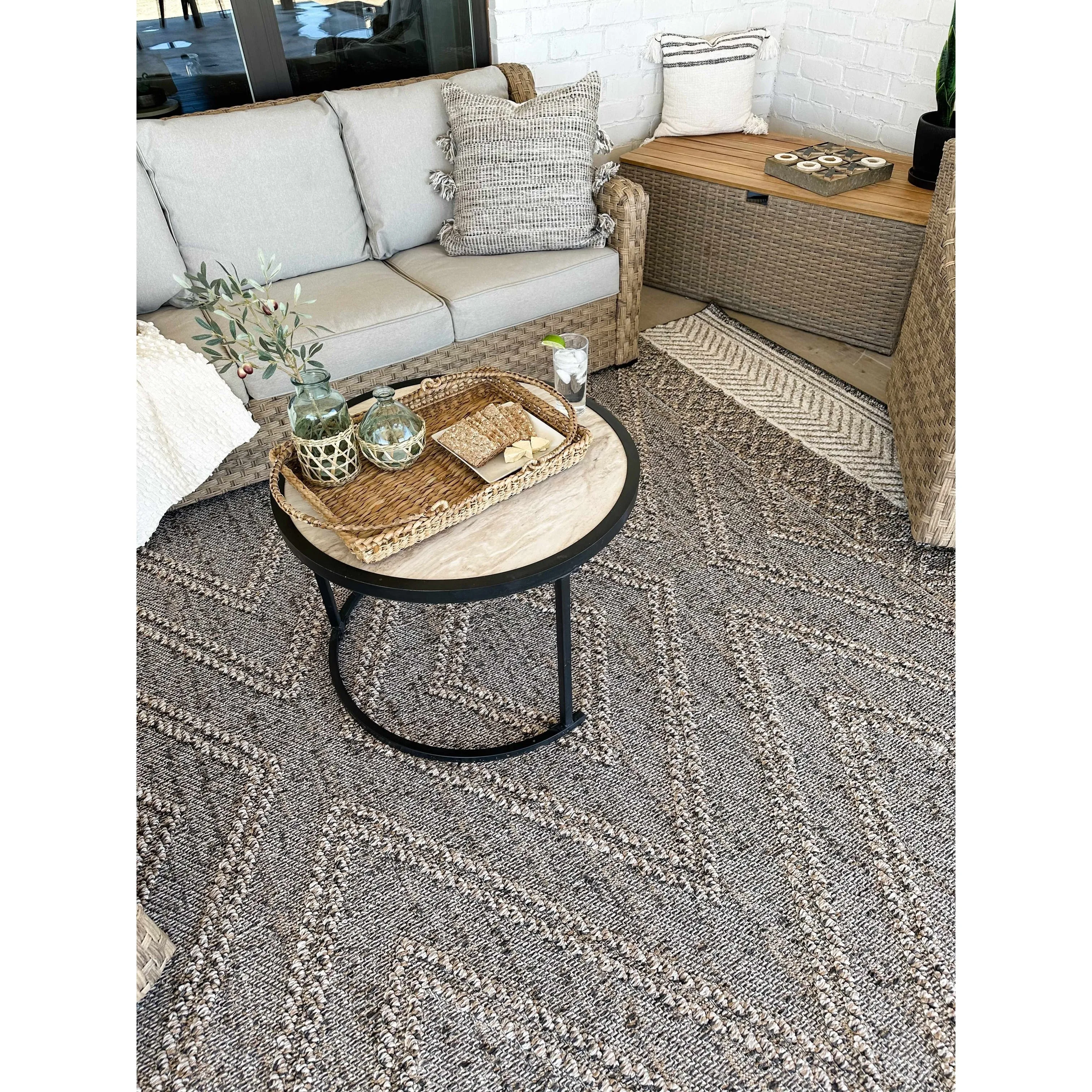 Hauteloom Areli Diamond Geometric Farmhouse Patio Outdoor Area Rug