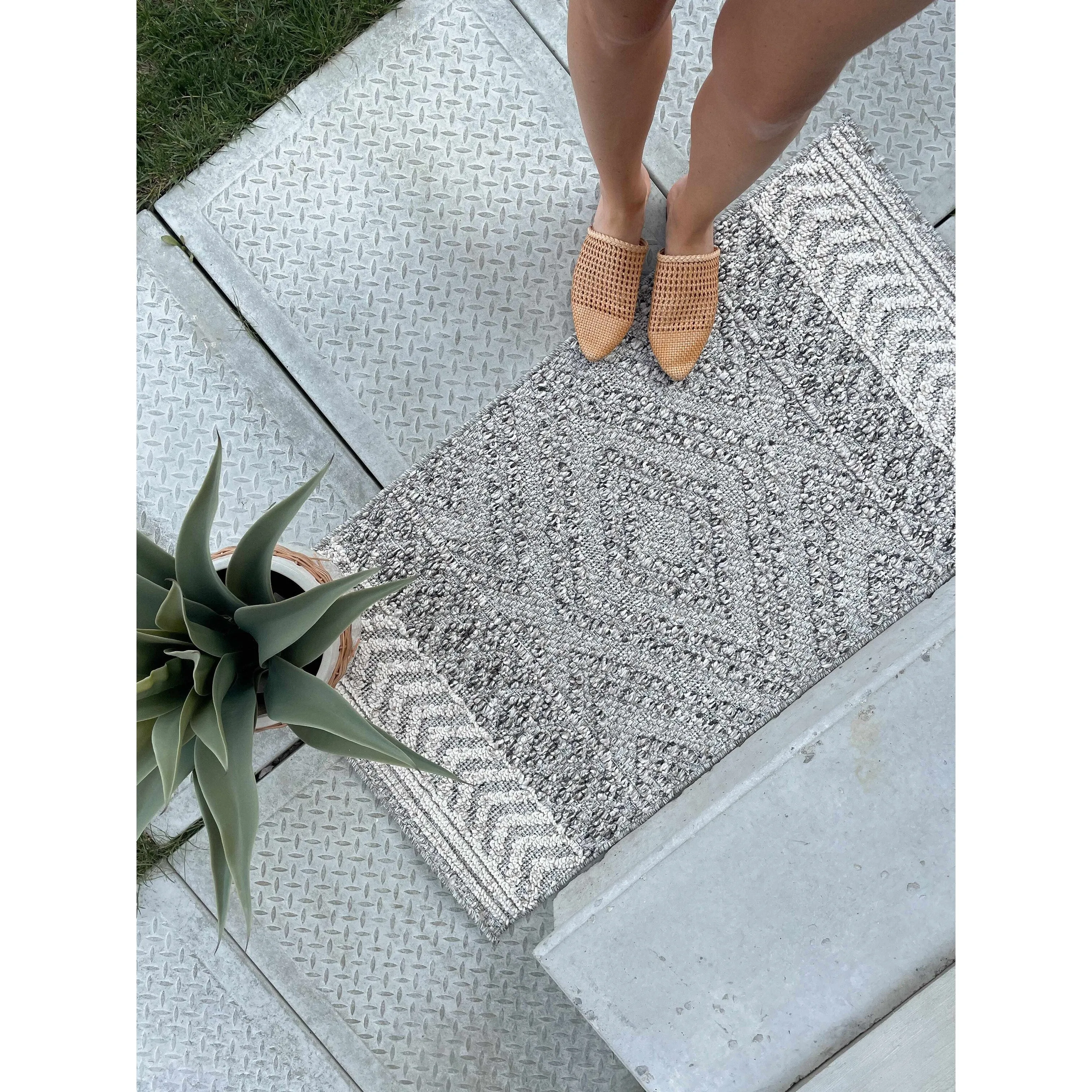 Hauteloom Areli Diamond Geometric Farmhouse Patio Outdoor Area Rug