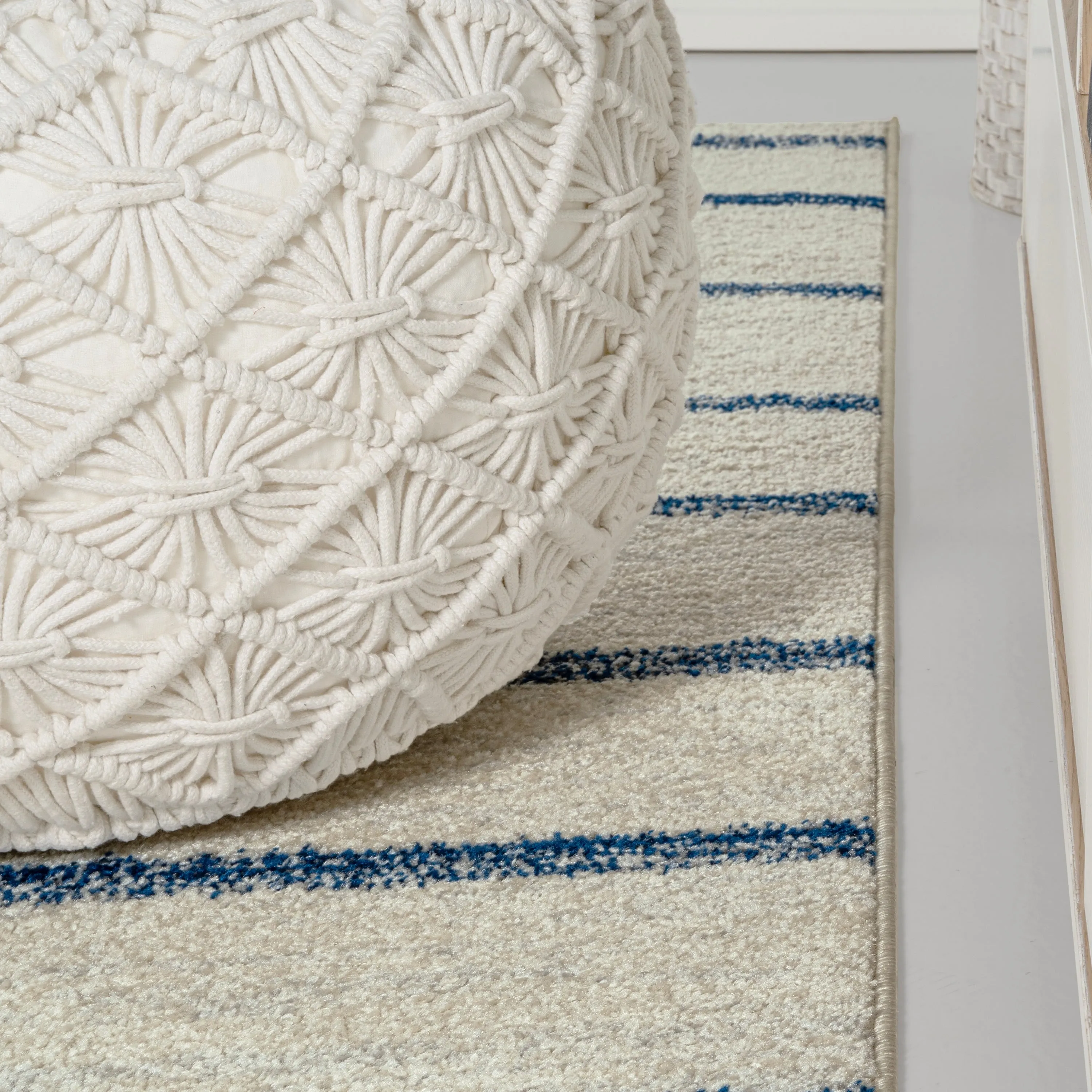 JONATHAN Y Alia Minimalist Stripe Area Rug