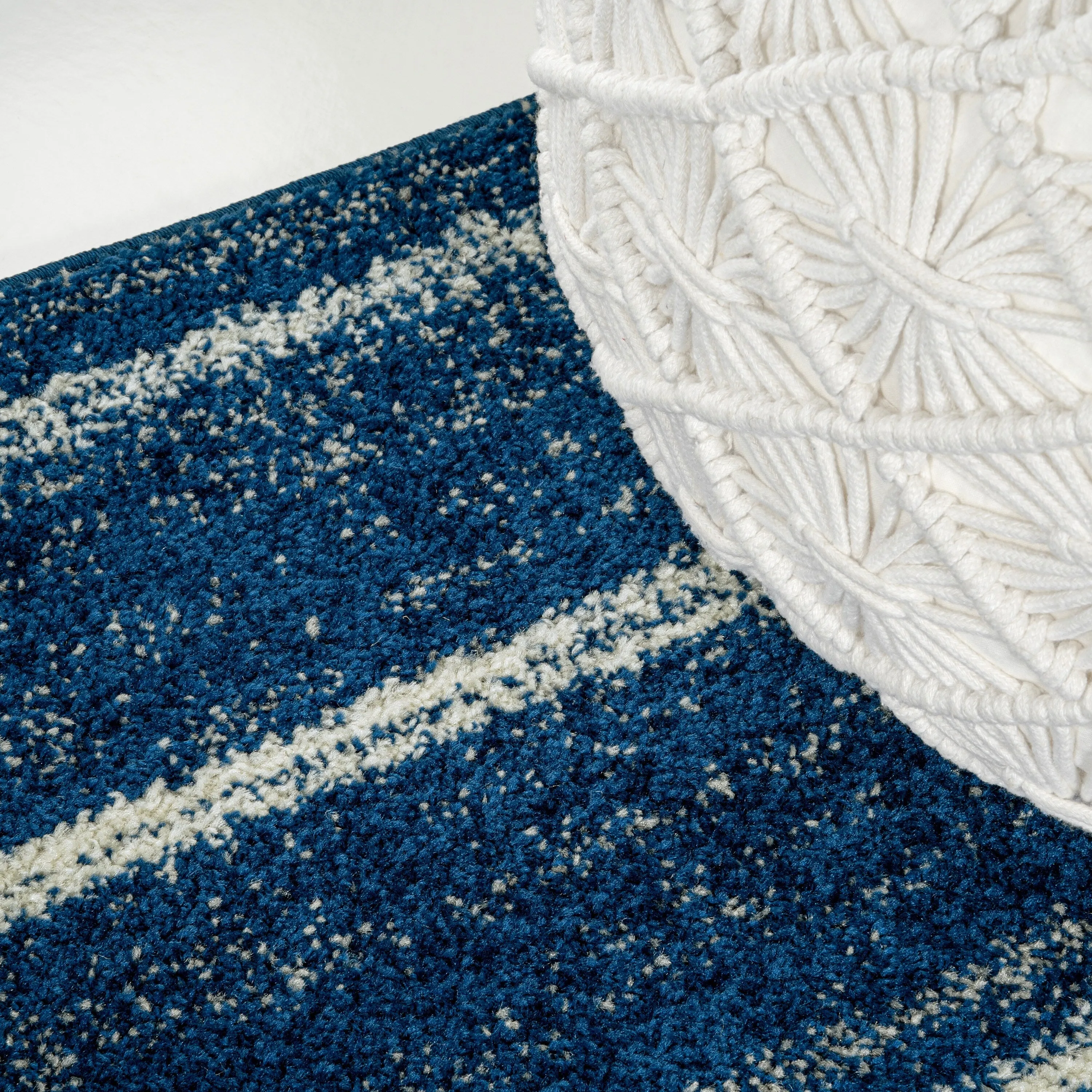 JONATHAN Y Alia Minimalist Stripe Area Rug