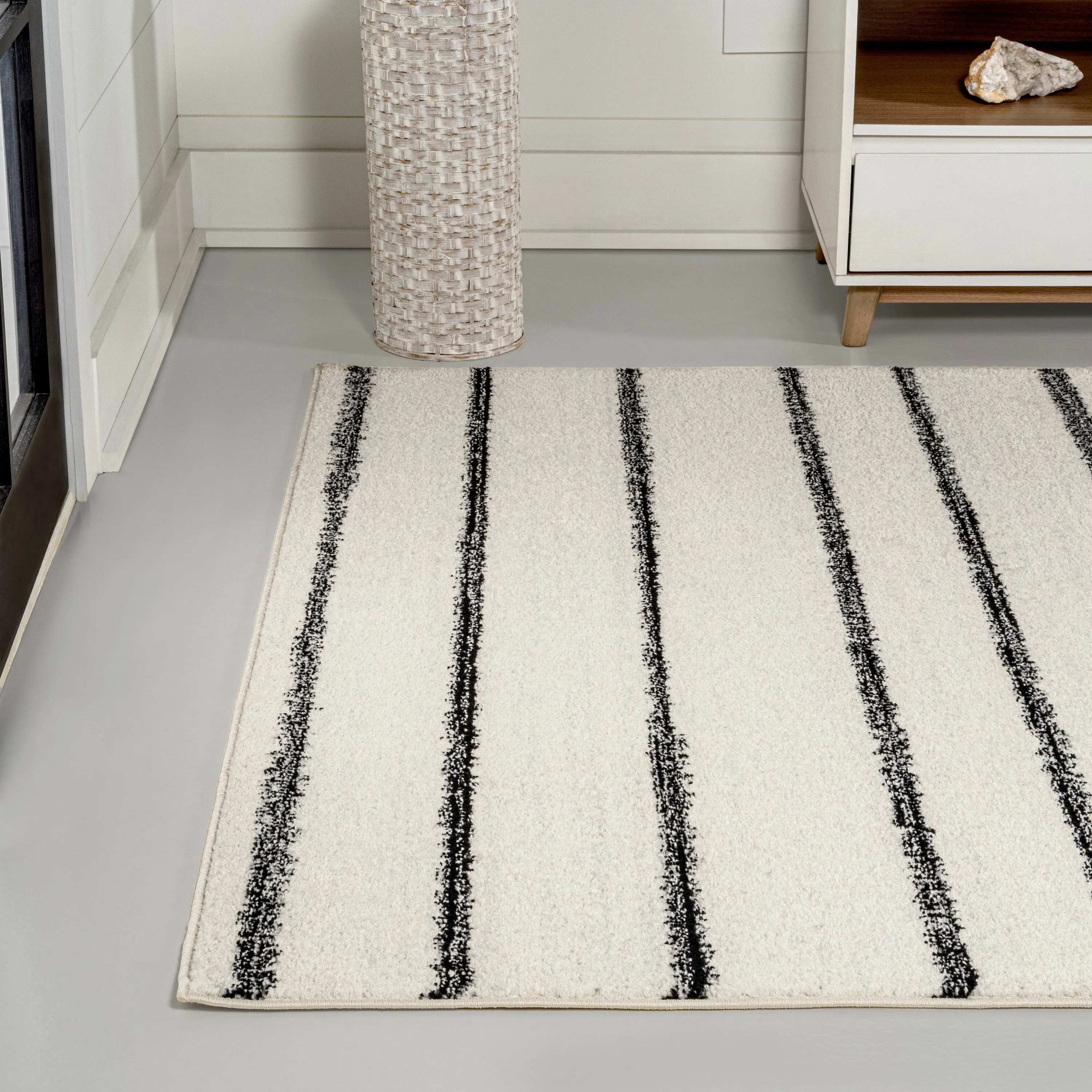 JONATHAN Y Alia Minimalist Stripe Area Rug