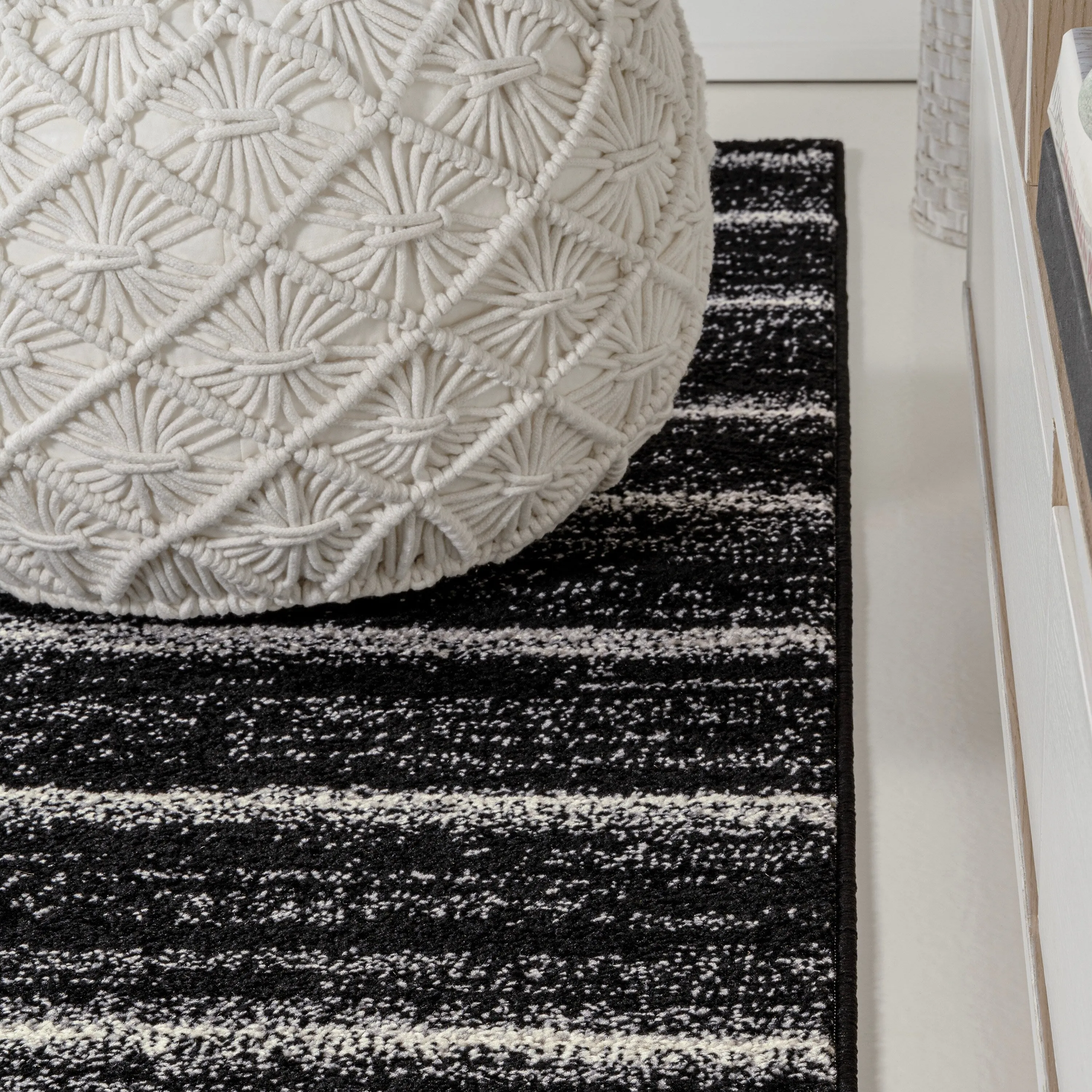 JONATHAN Y Alia Minimalist Stripe Area Rug