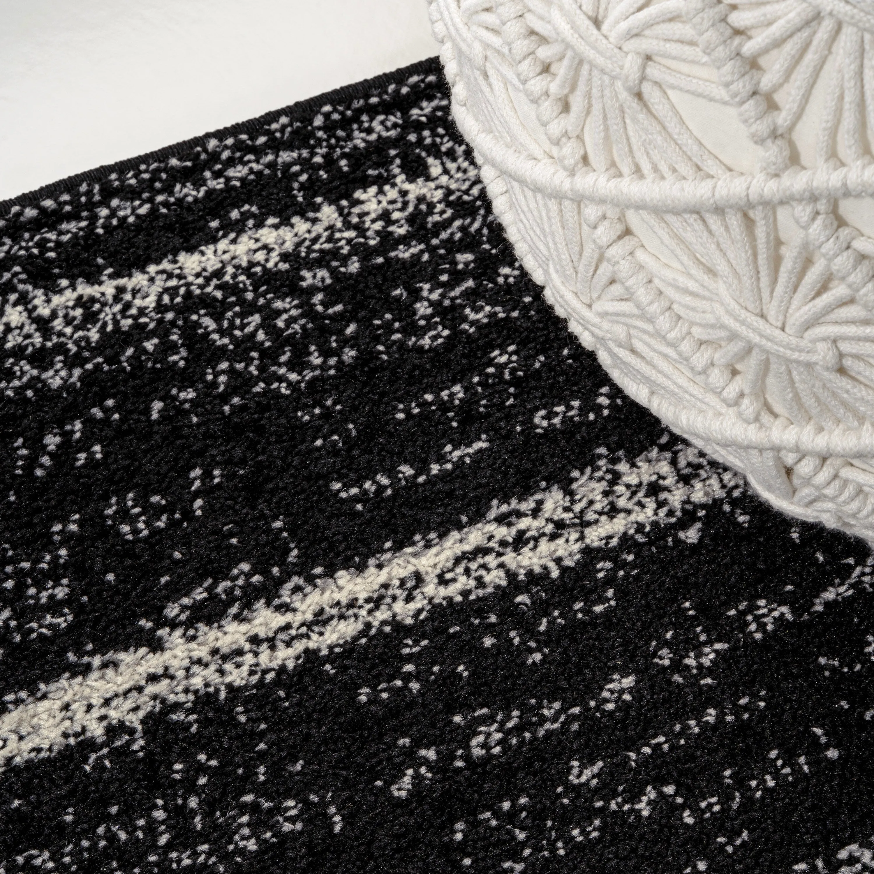 JONATHAN Y Alia Minimalist Stripe Area Rug