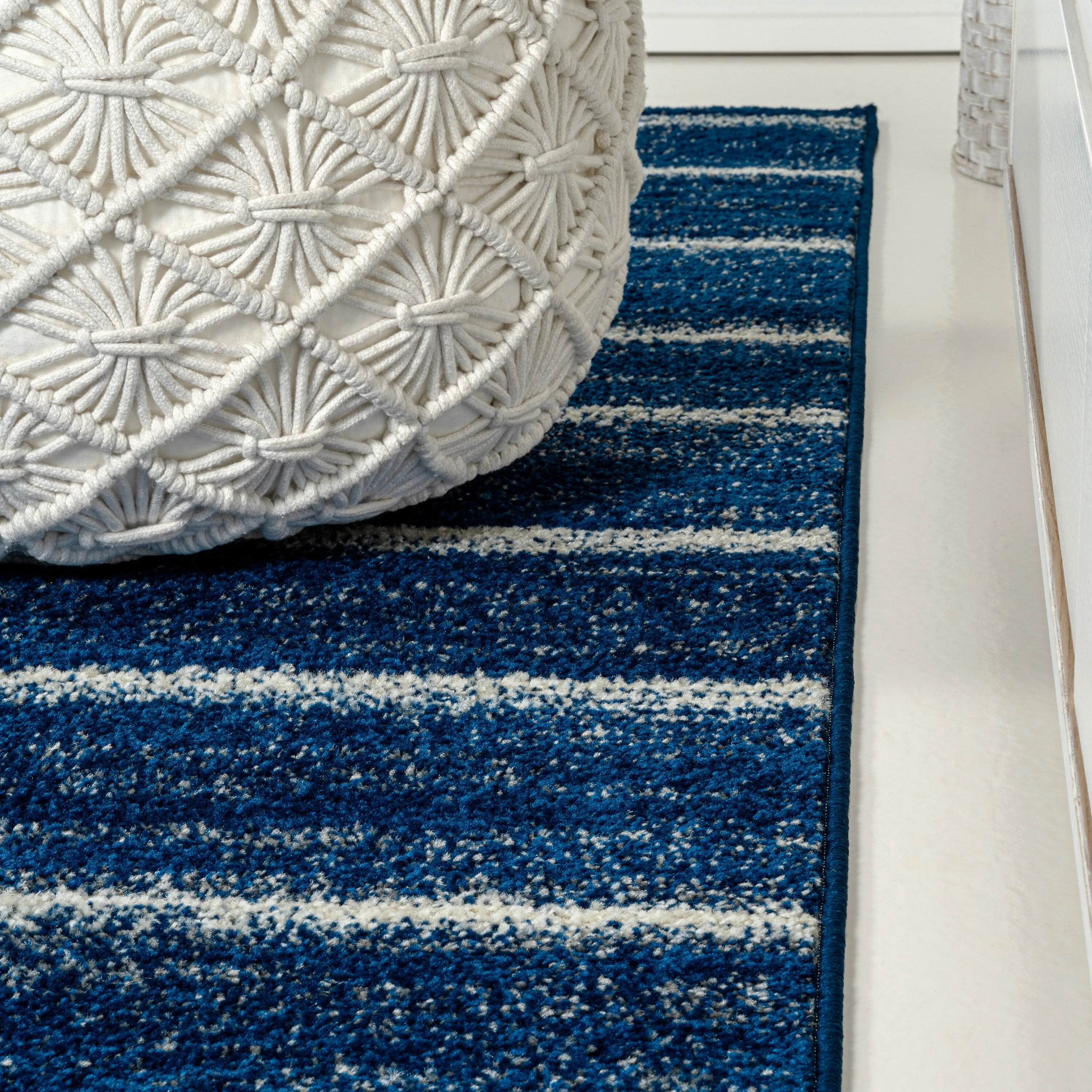 JONATHAN Y Alia Minimalist Stripe Area Rug
