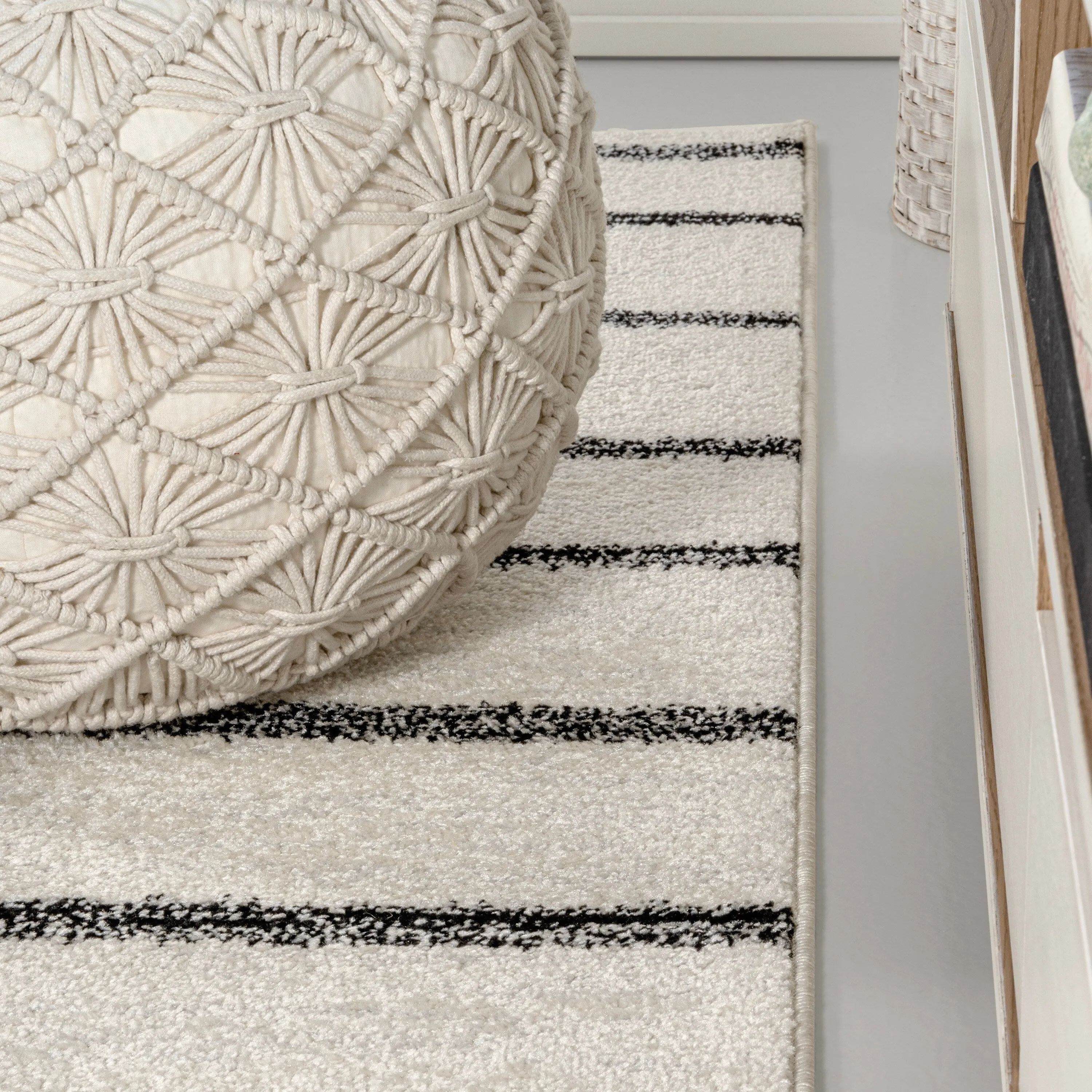 JONATHAN Y Alia Minimalist Stripe Area Rug