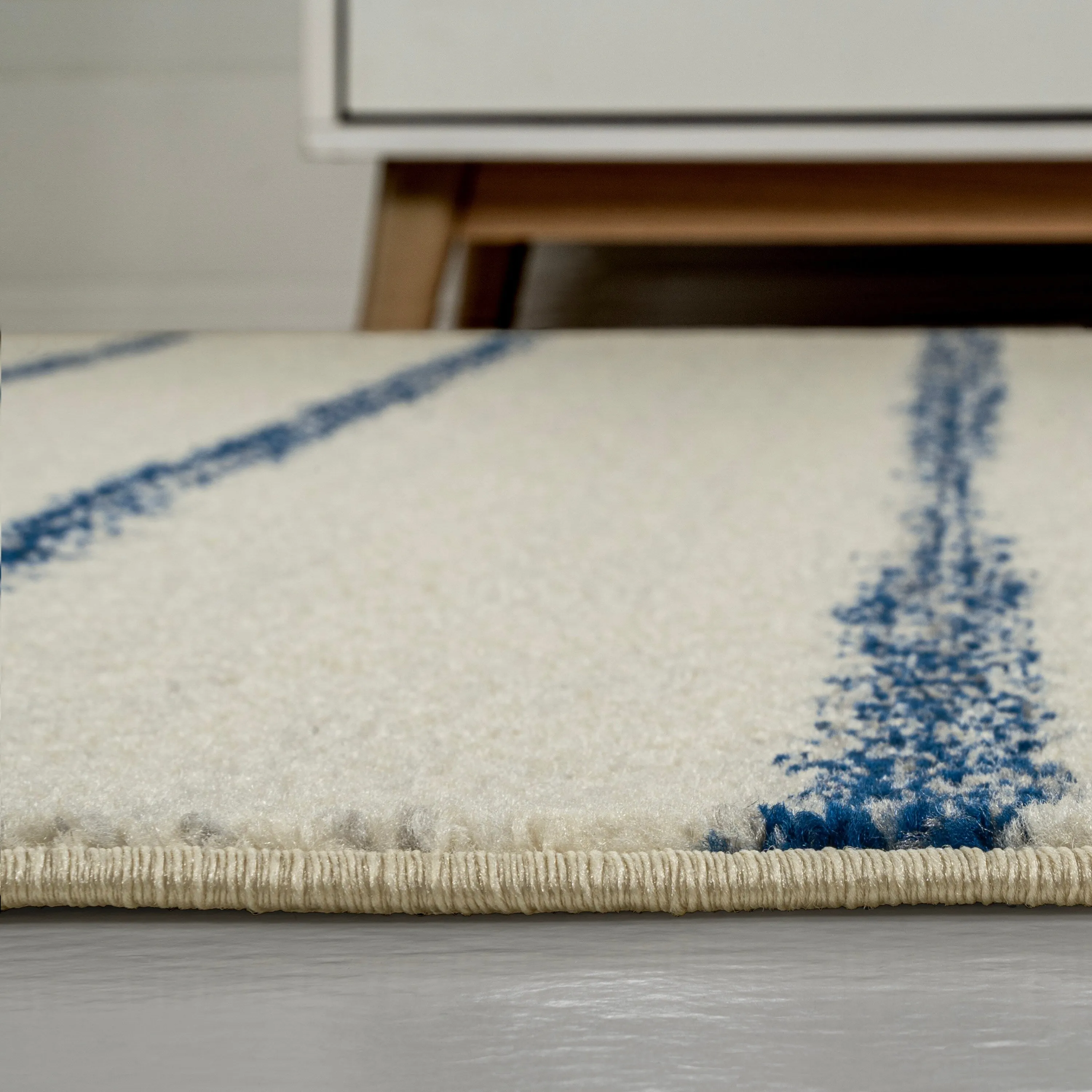 JONATHAN Y Alia Minimalist Stripe Area Rug