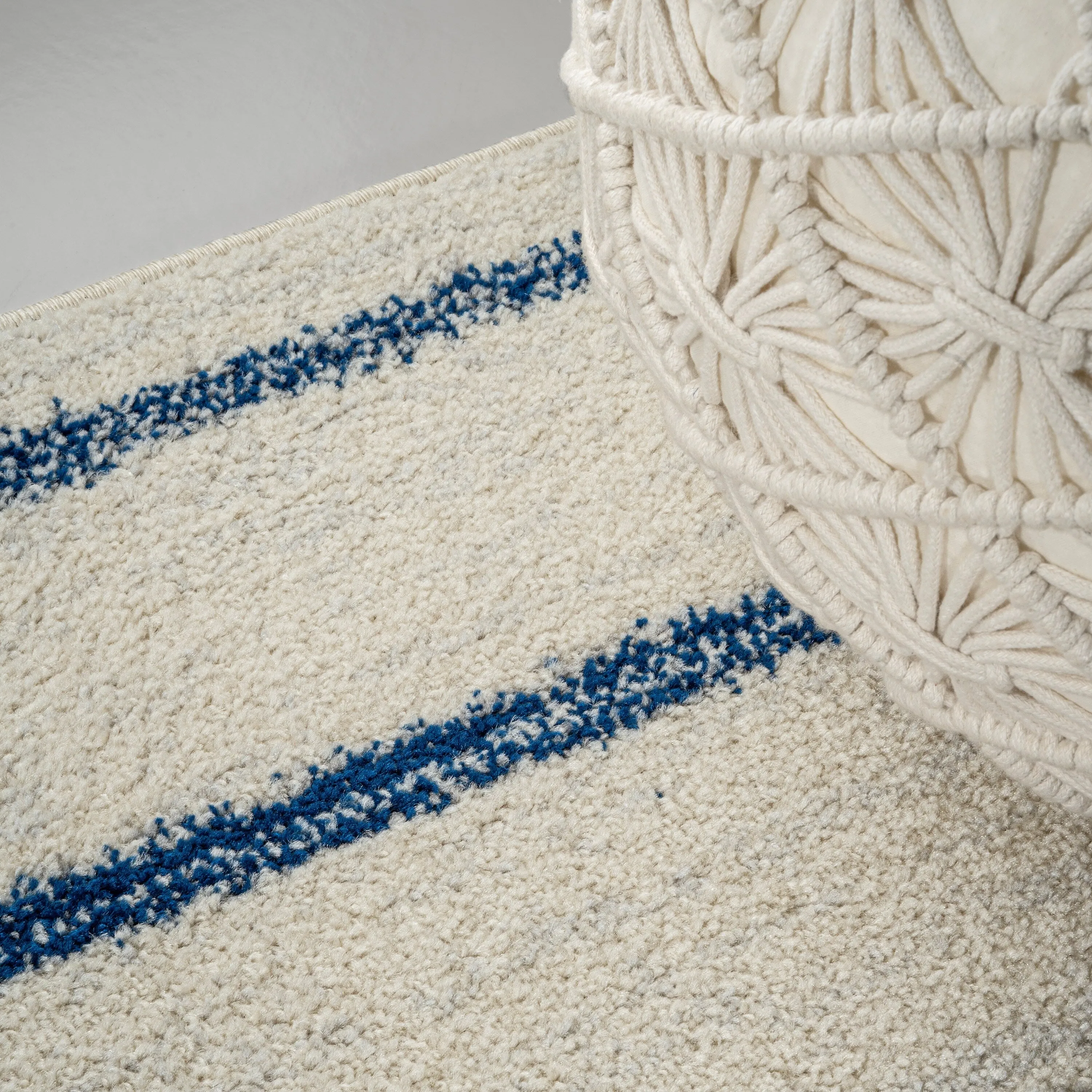 JONATHAN Y Alia Minimalist Stripe Area Rug