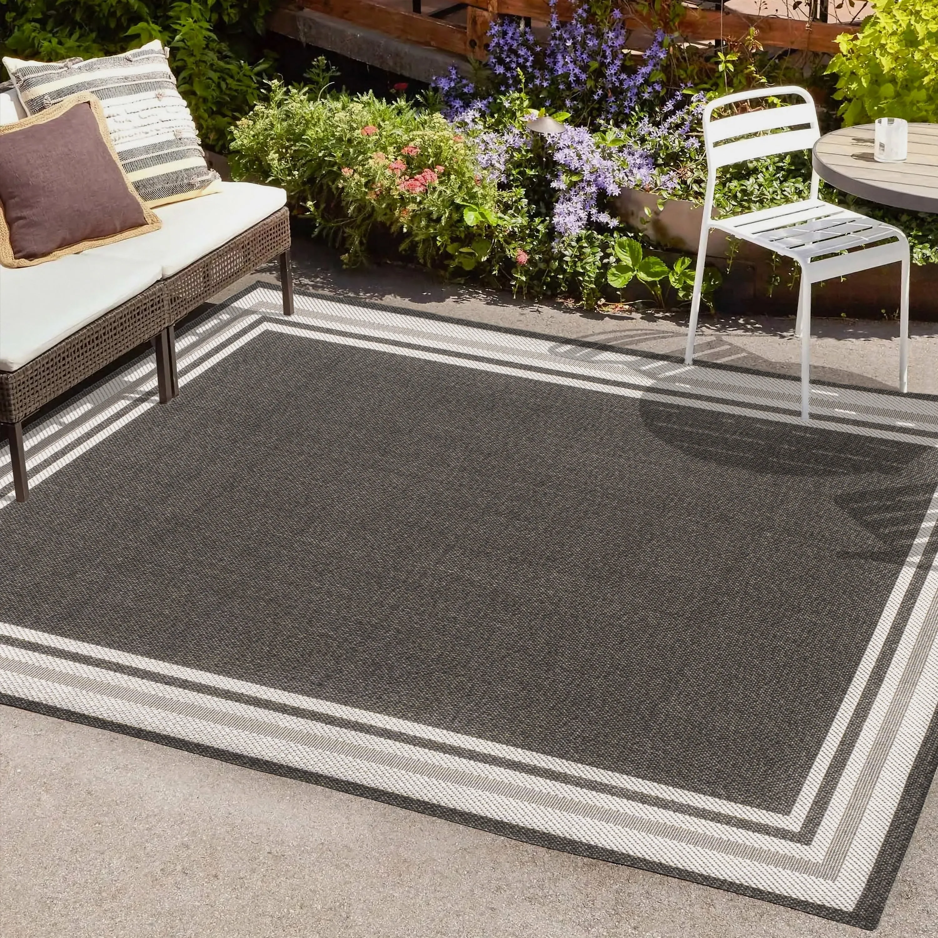 JONATHAN Y Haynes Modern Border Stripe Indoor/Outdoor Area Rug