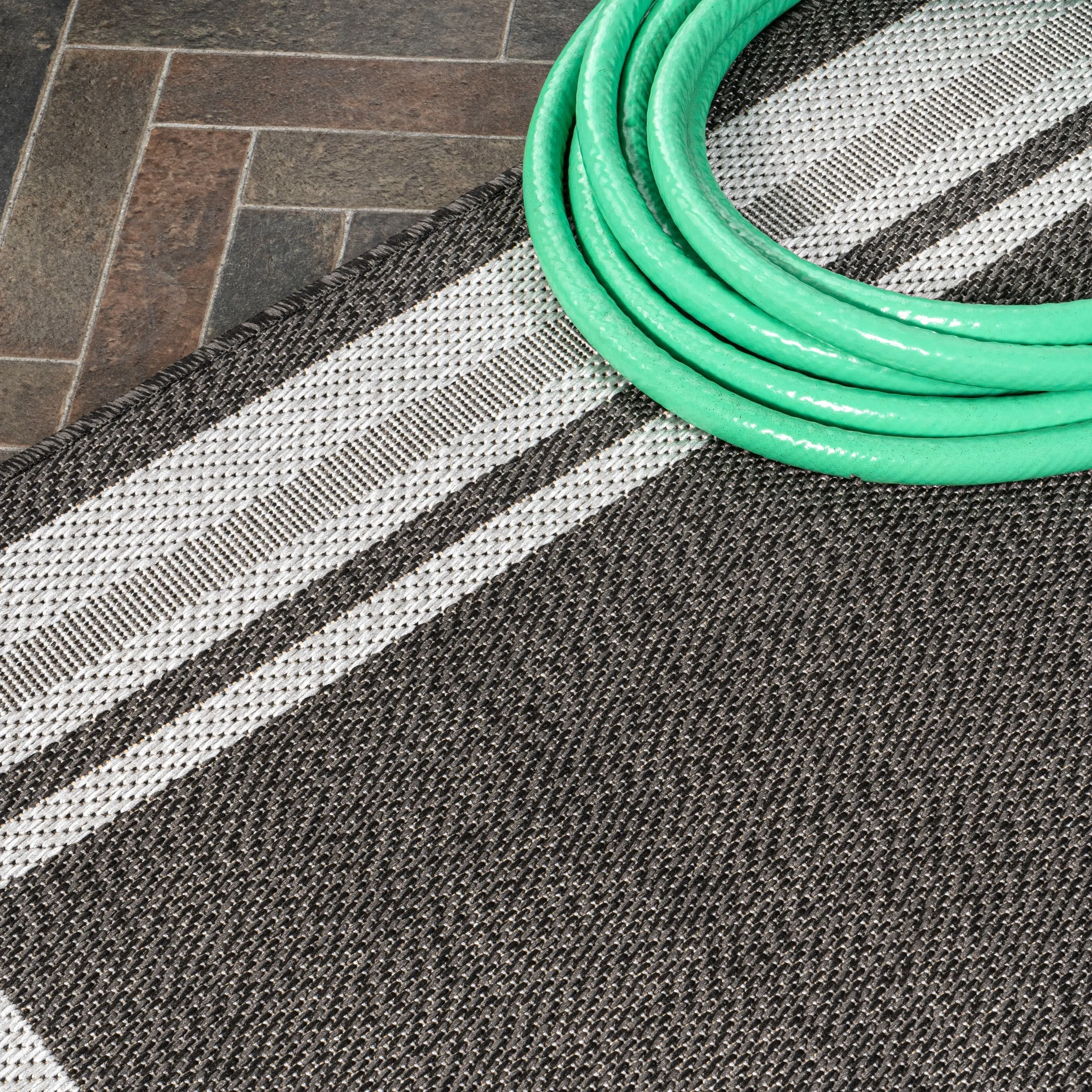 JONATHAN Y Haynes Modern Border Stripe Indoor/Outdoor Area Rug