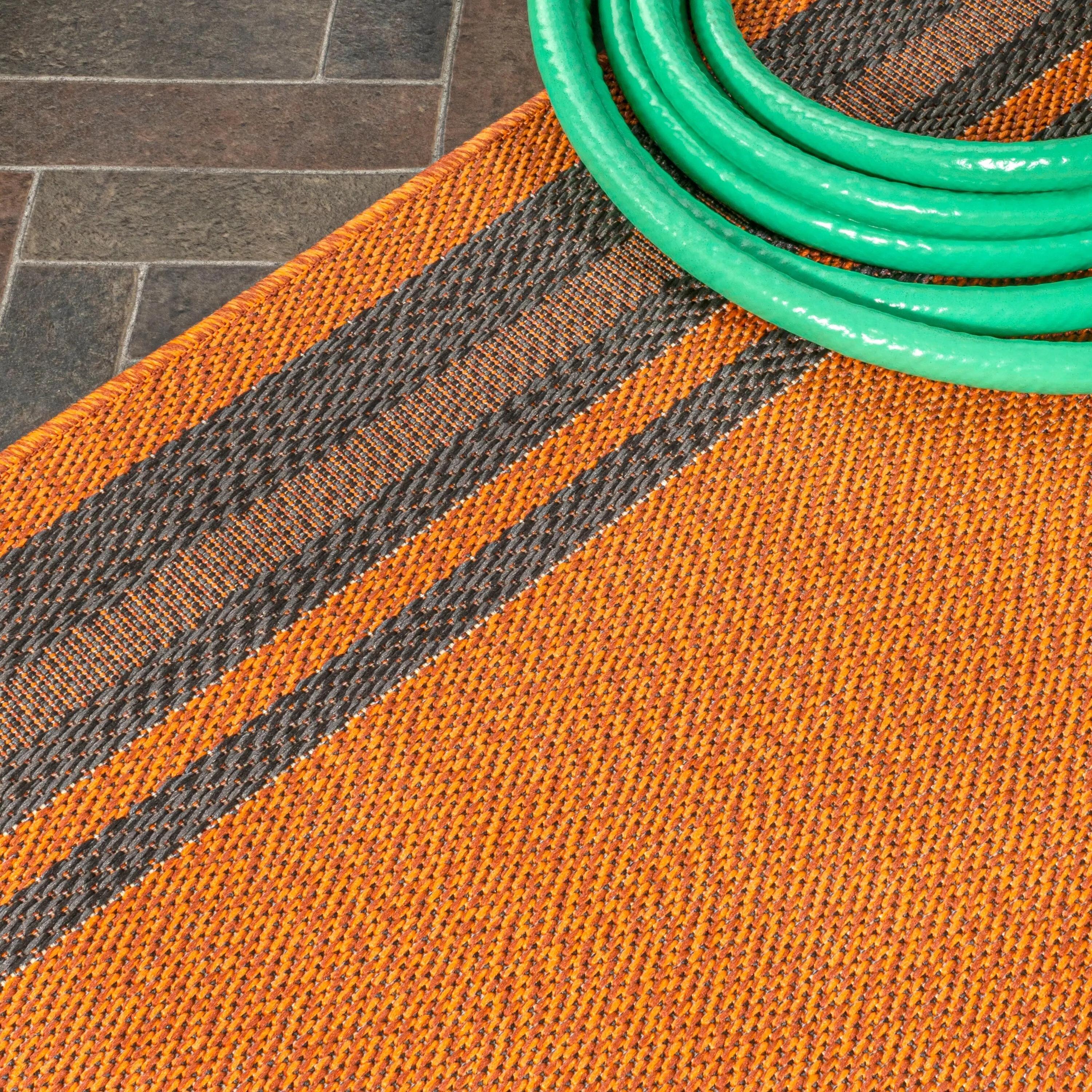 JONATHAN Y Haynes Modern Border Stripe Indoor/Outdoor Area Rug