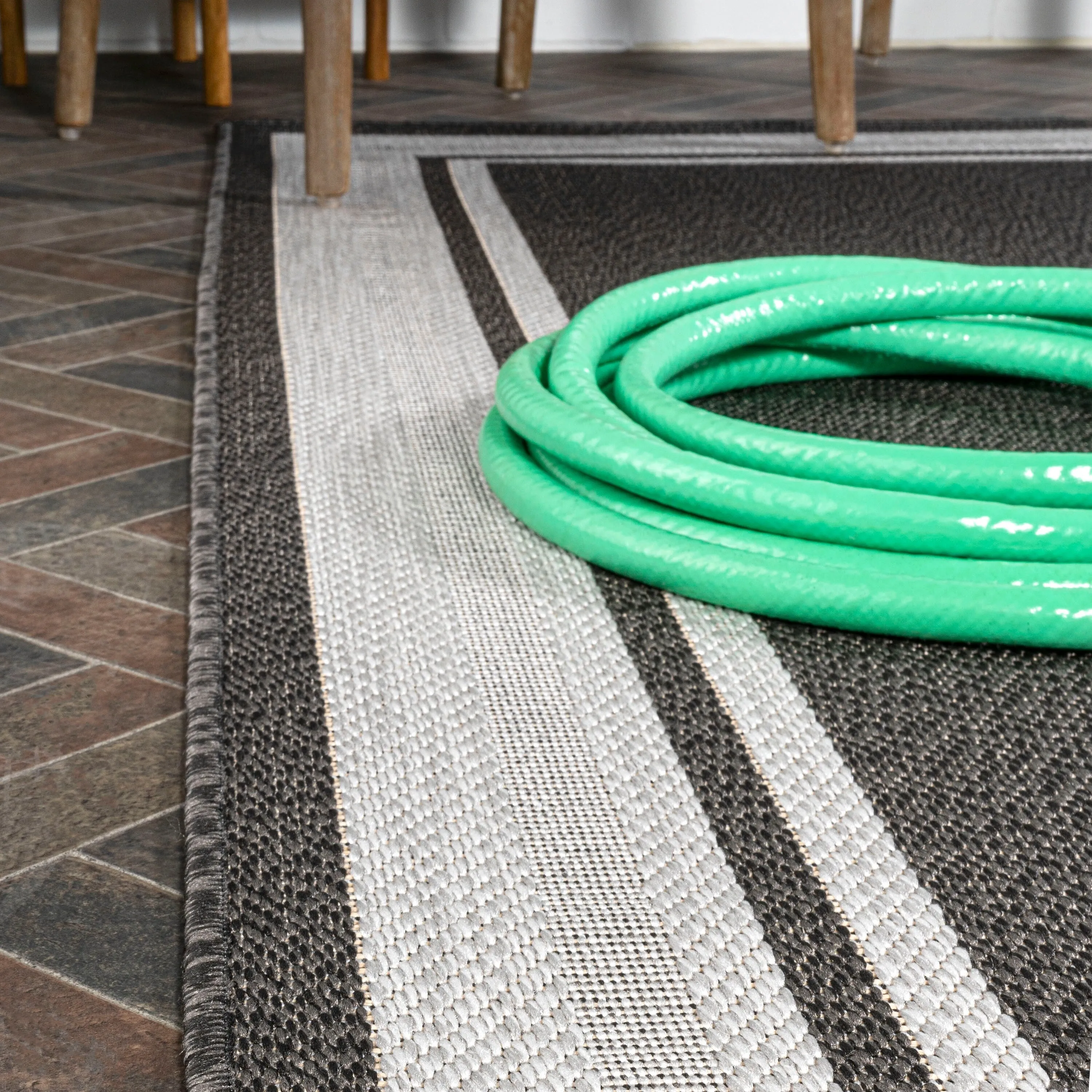 JONATHAN Y Haynes Modern Border Stripe Indoor/Outdoor Area Rug
