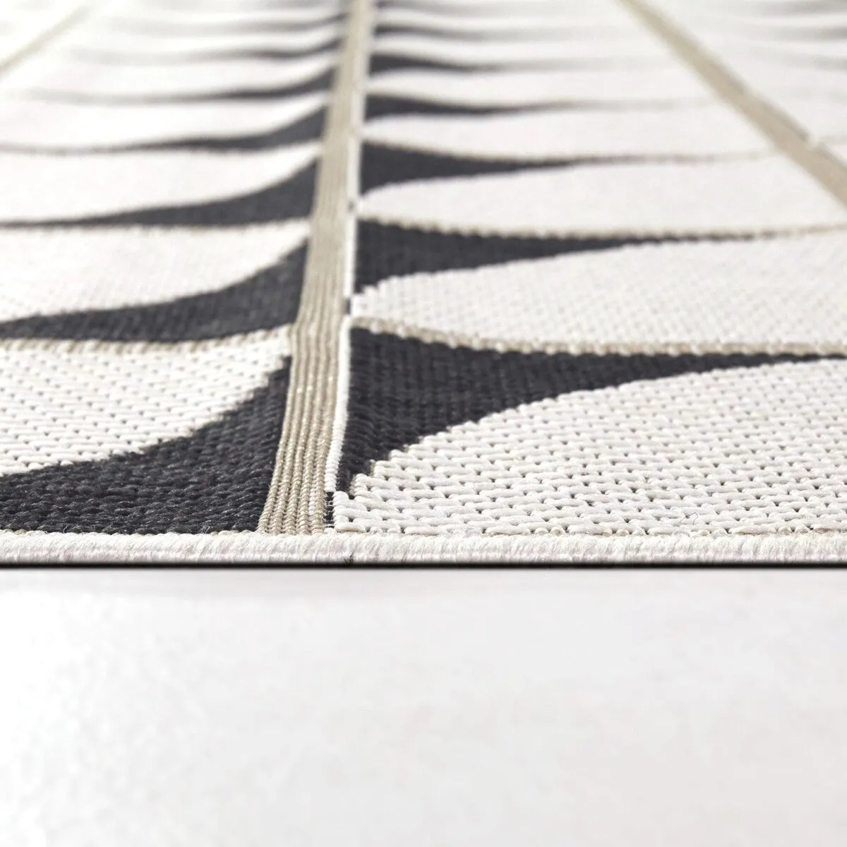 Lavant Geometric Indoor/Outdoor Area Rug