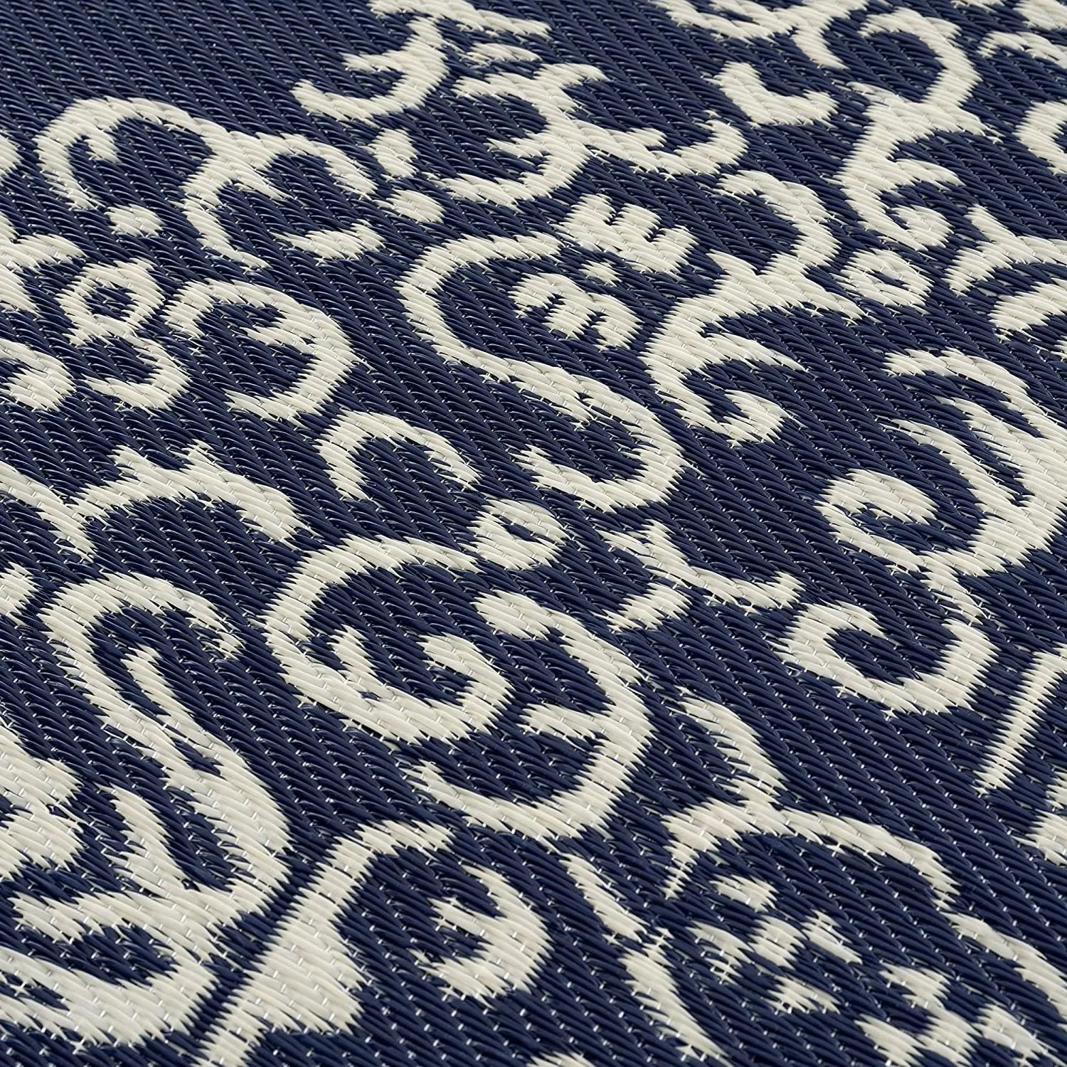 Lightweight Indoor Outdoor Reversible Plastic Area Rug - 5.9 x 8.9 Feet - Medallion Oriental- Blue - 5'9 x 8'9