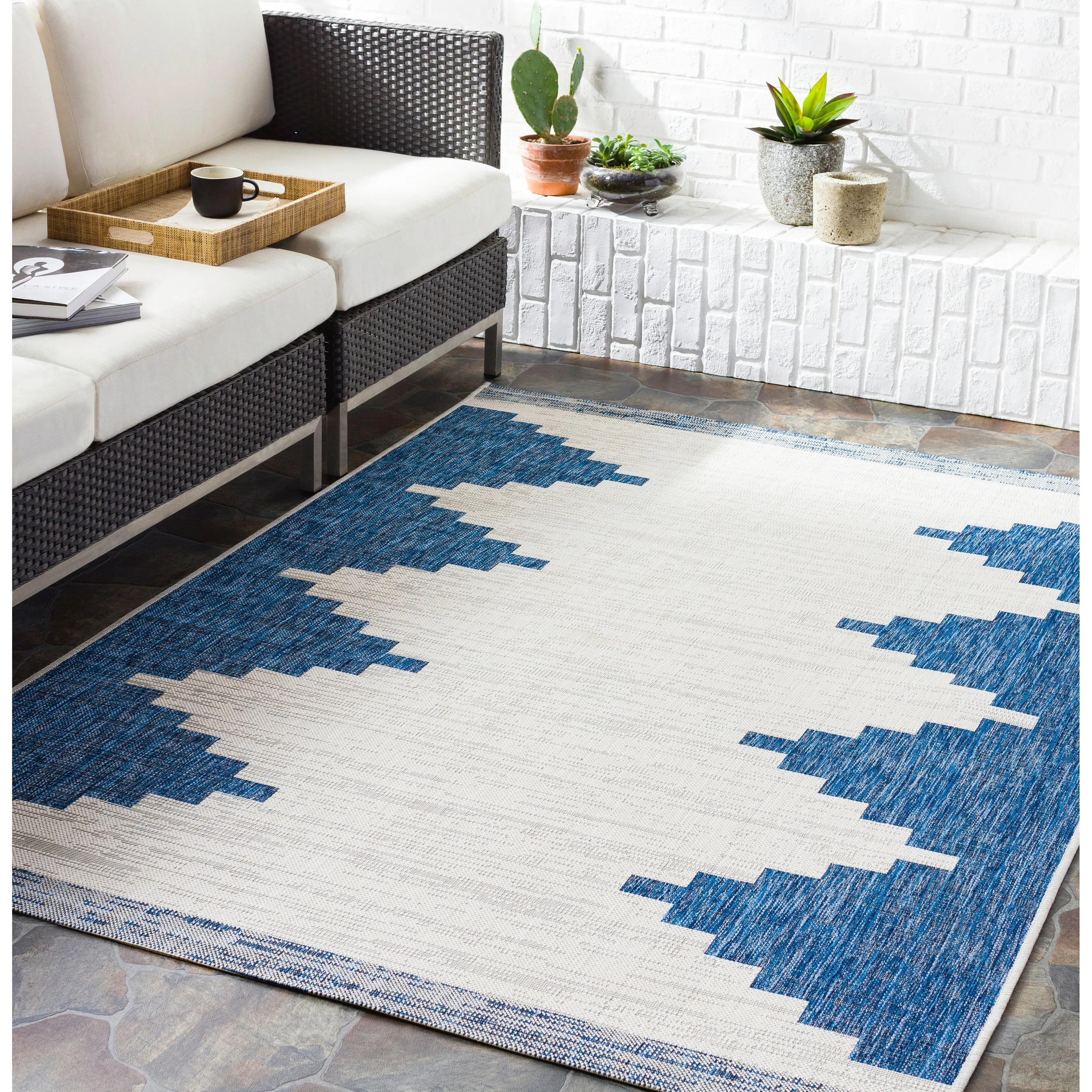 Livabliss Aleida Indoor/Outdoor Modern Area Rug