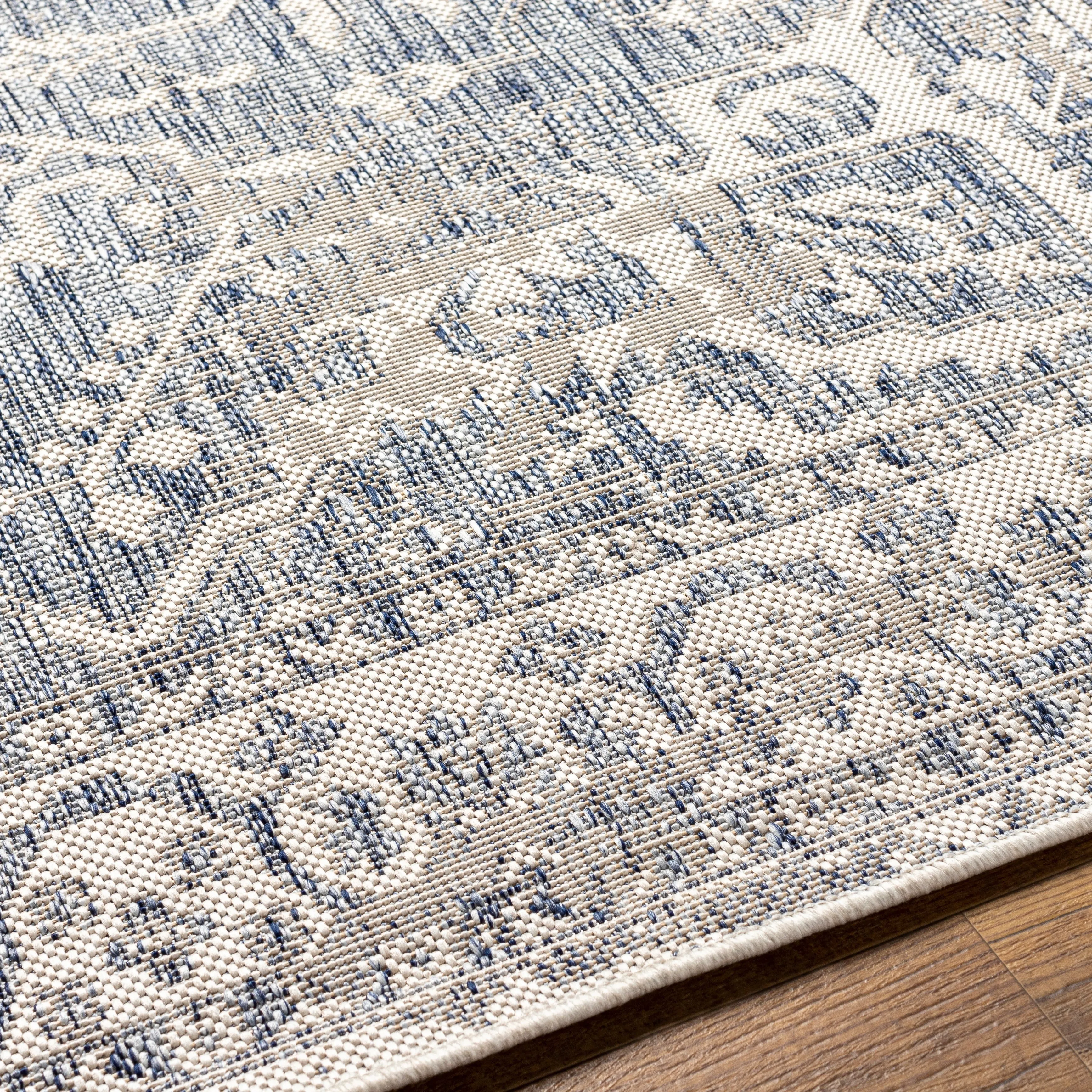 Livabliss Farrah Traditional Medallion Indoor/ Outdoor Area Rug