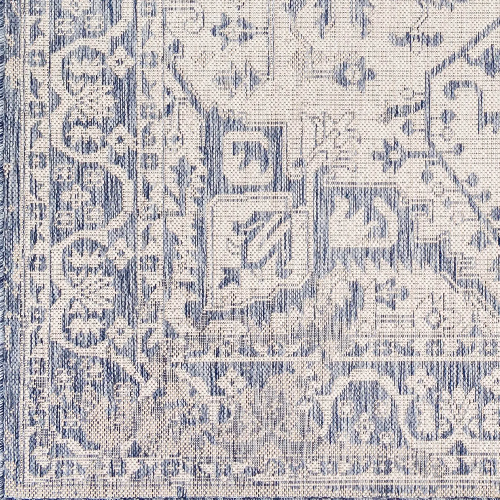 Livabliss Farrah Traditional Medallion Indoor/ Outdoor Area Rug