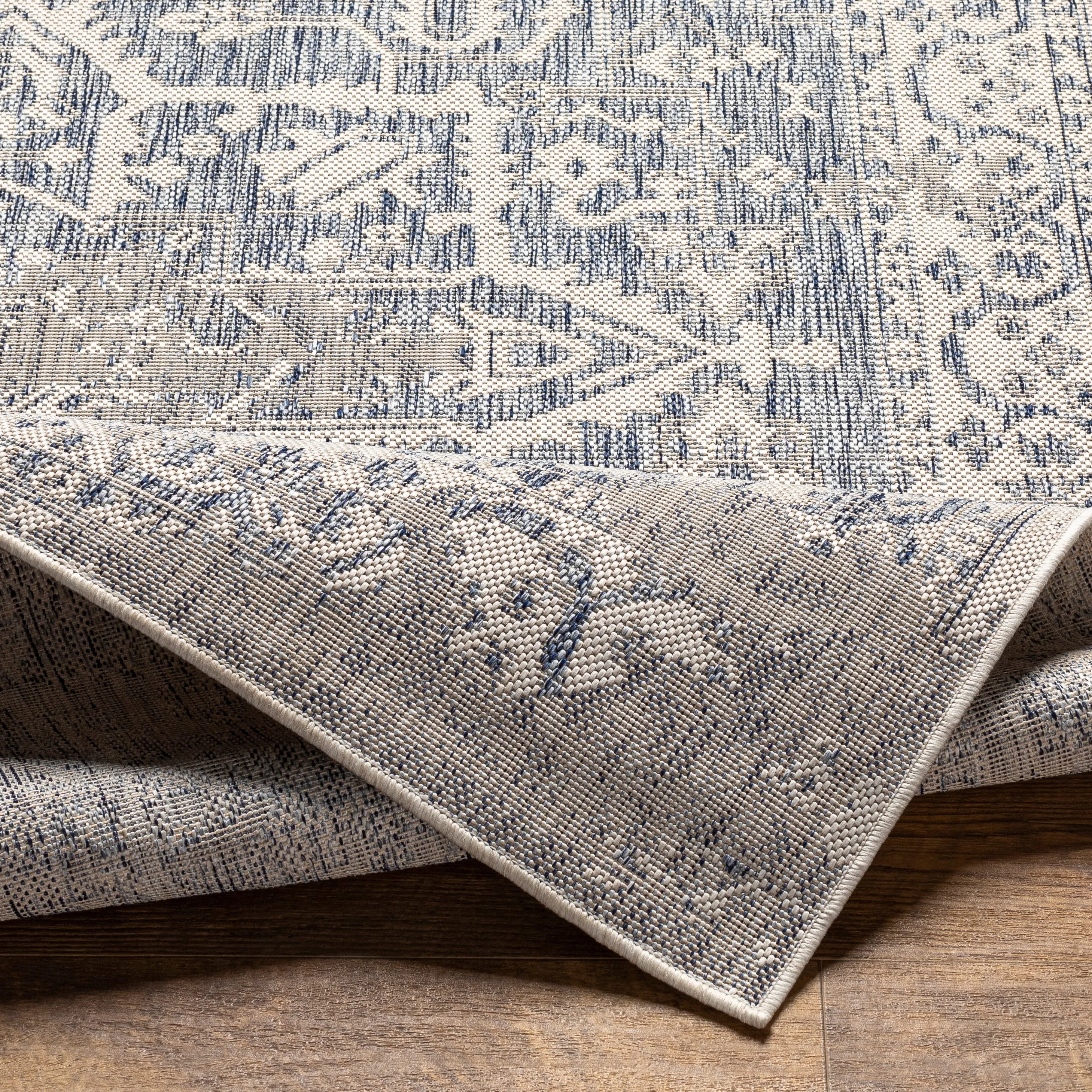 Livabliss Farrah Traditional Medallion Indoor/ Outdoor Area Rug