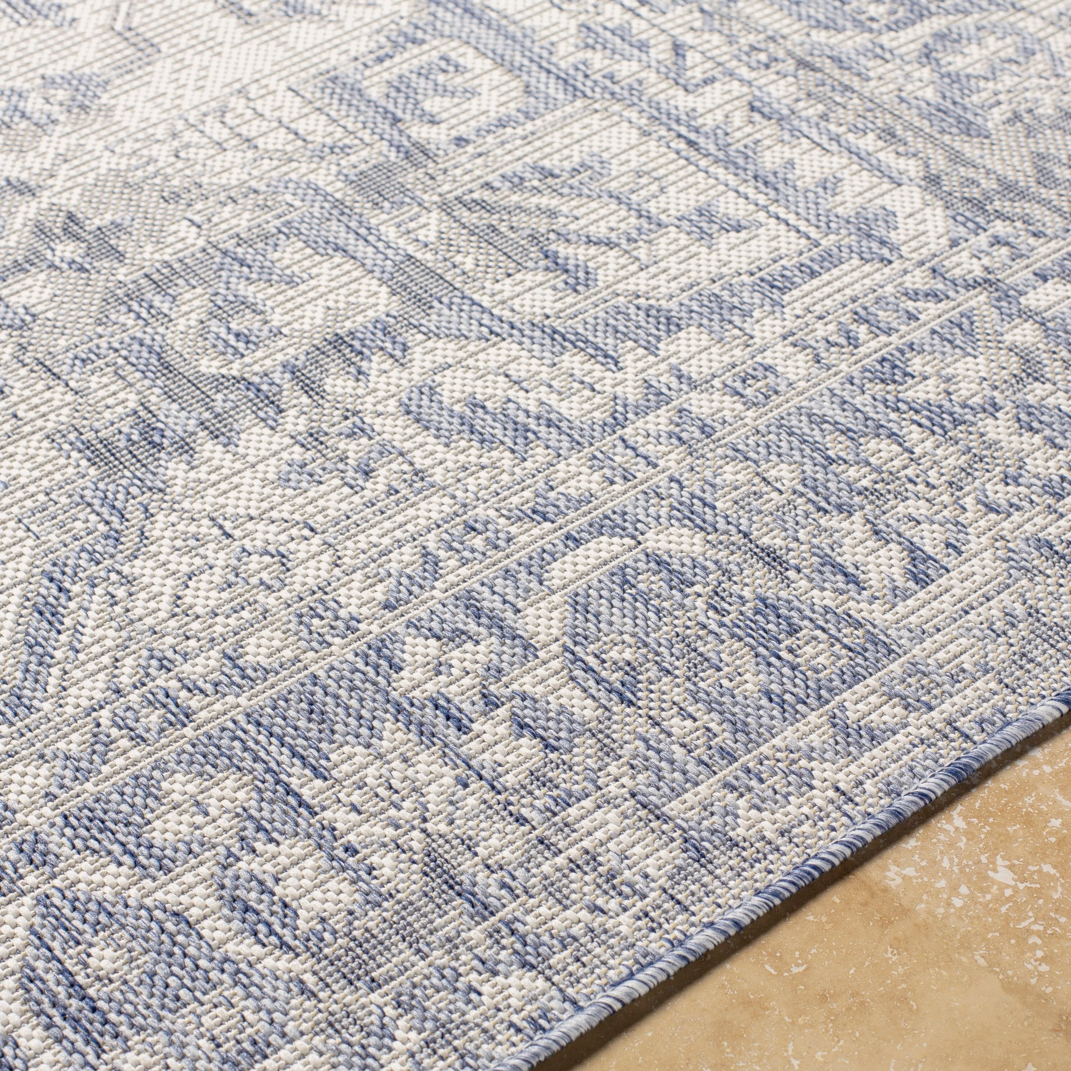 Livabliss Farrah Traditional Medallion Indoor/ Outdoor Area Rug