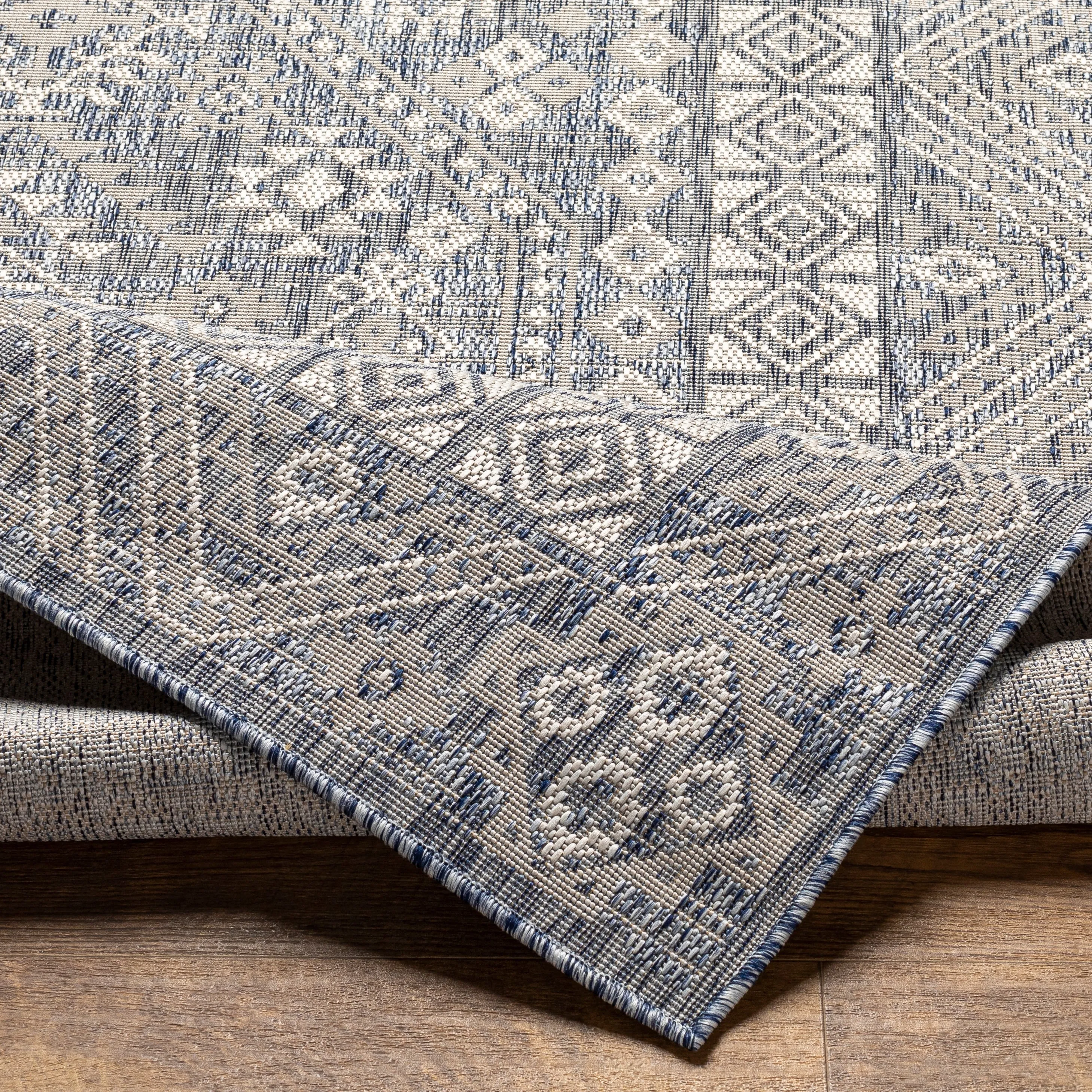 Livabliss Lexi Global Medallion Indoor/ Outdoor Area Rug