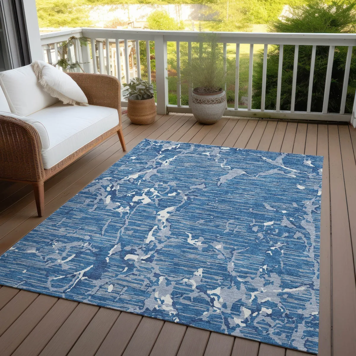 Machine Washable Indoor/ Outdoor Abstract Camo Chantille Rug
