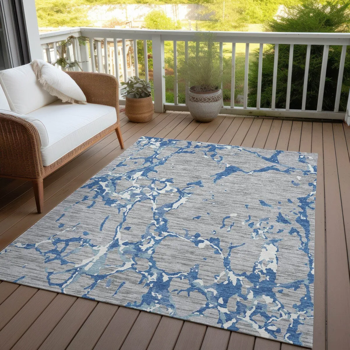 Machine Washable Indoor/ Outdoor Abstract Camo Chantille Rug