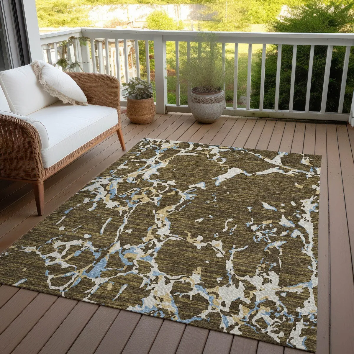 Machine Washable Indoor/ Outdoor Abstract Camo Chantille Rug