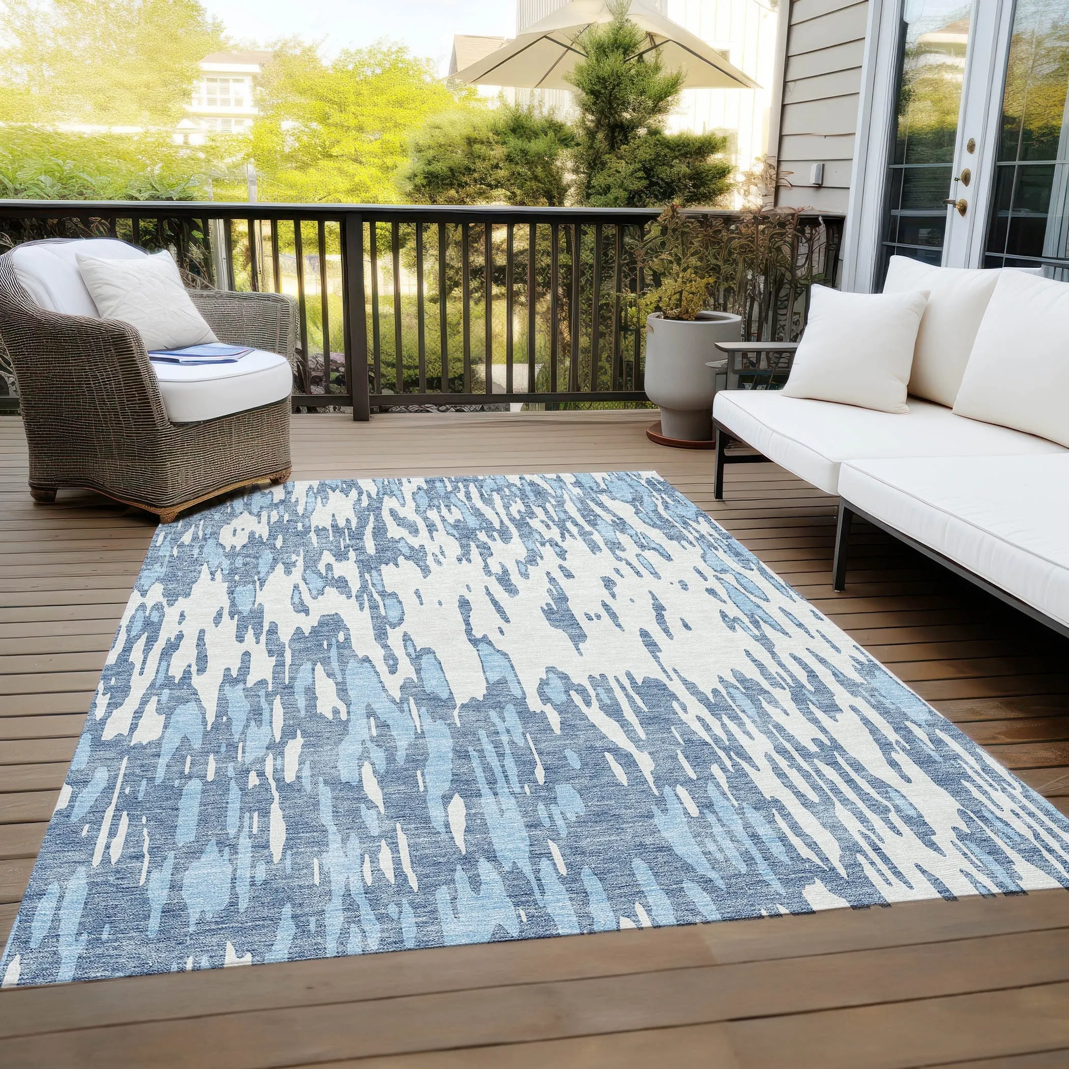 Machine Washable Indoor/ Outdoor Abstract Chantille Rug