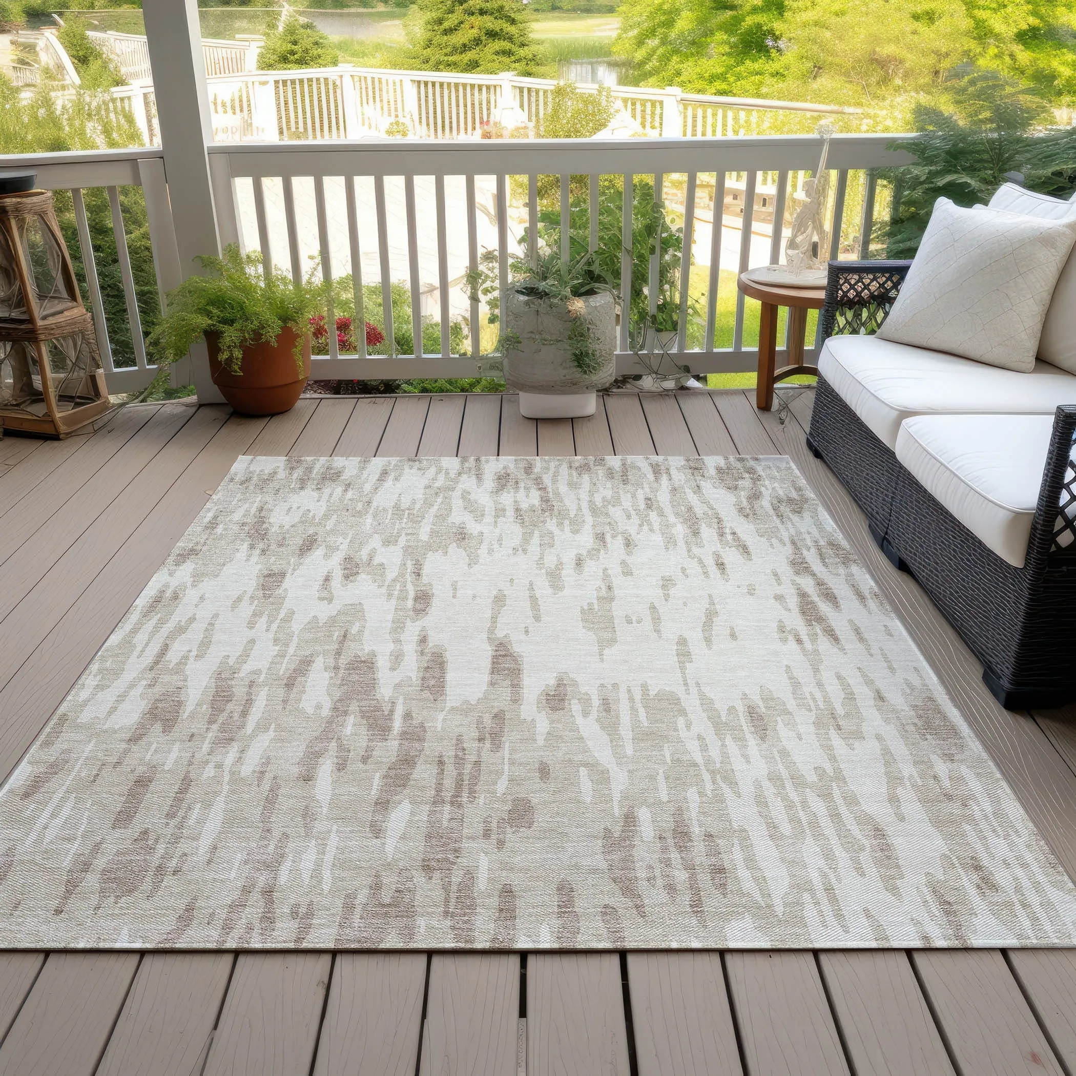 Machine Washable Indoor/ Outdoor Abstract Chantille Rug