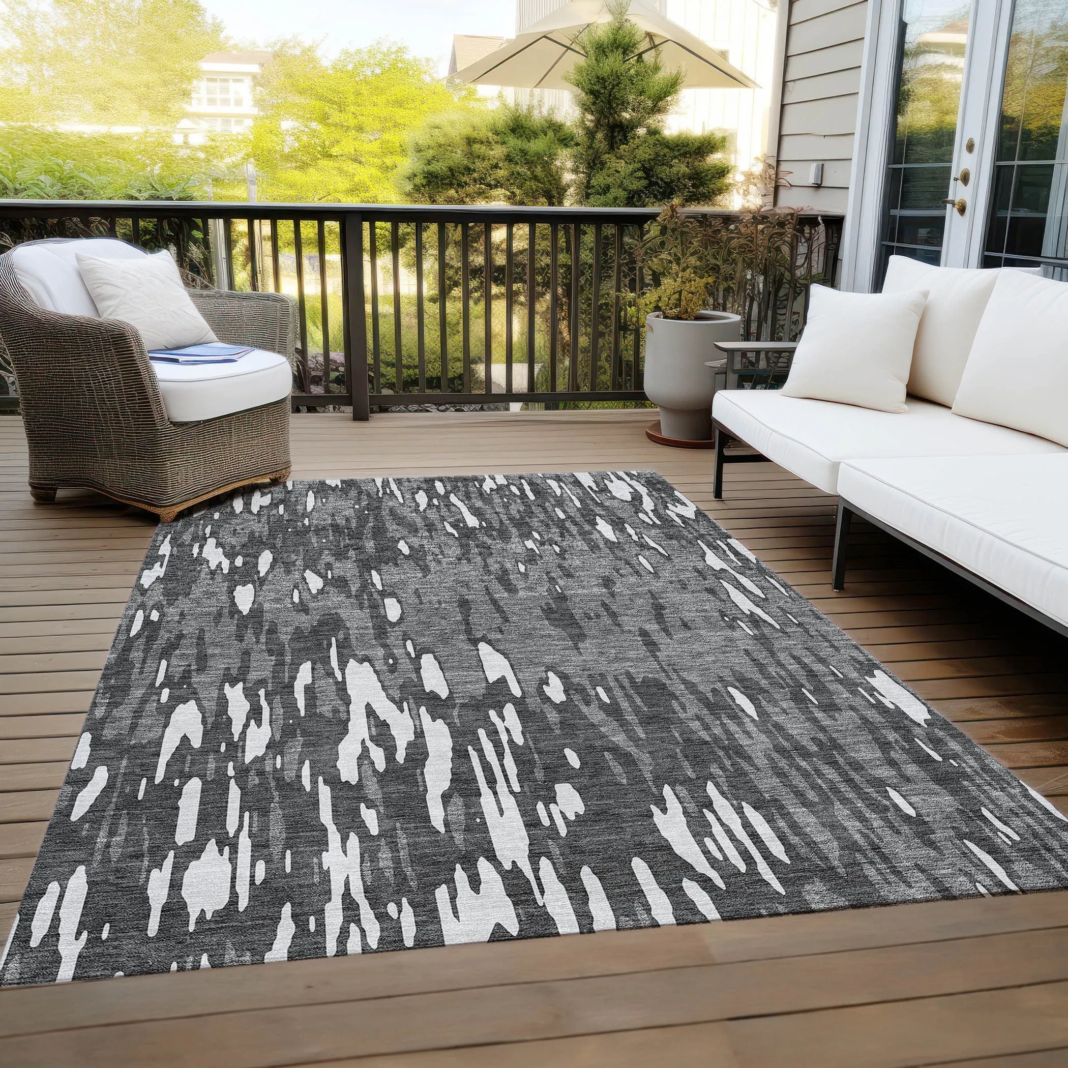 Machine Washable Indoor/ Outdoor Abstract Chantille Rug