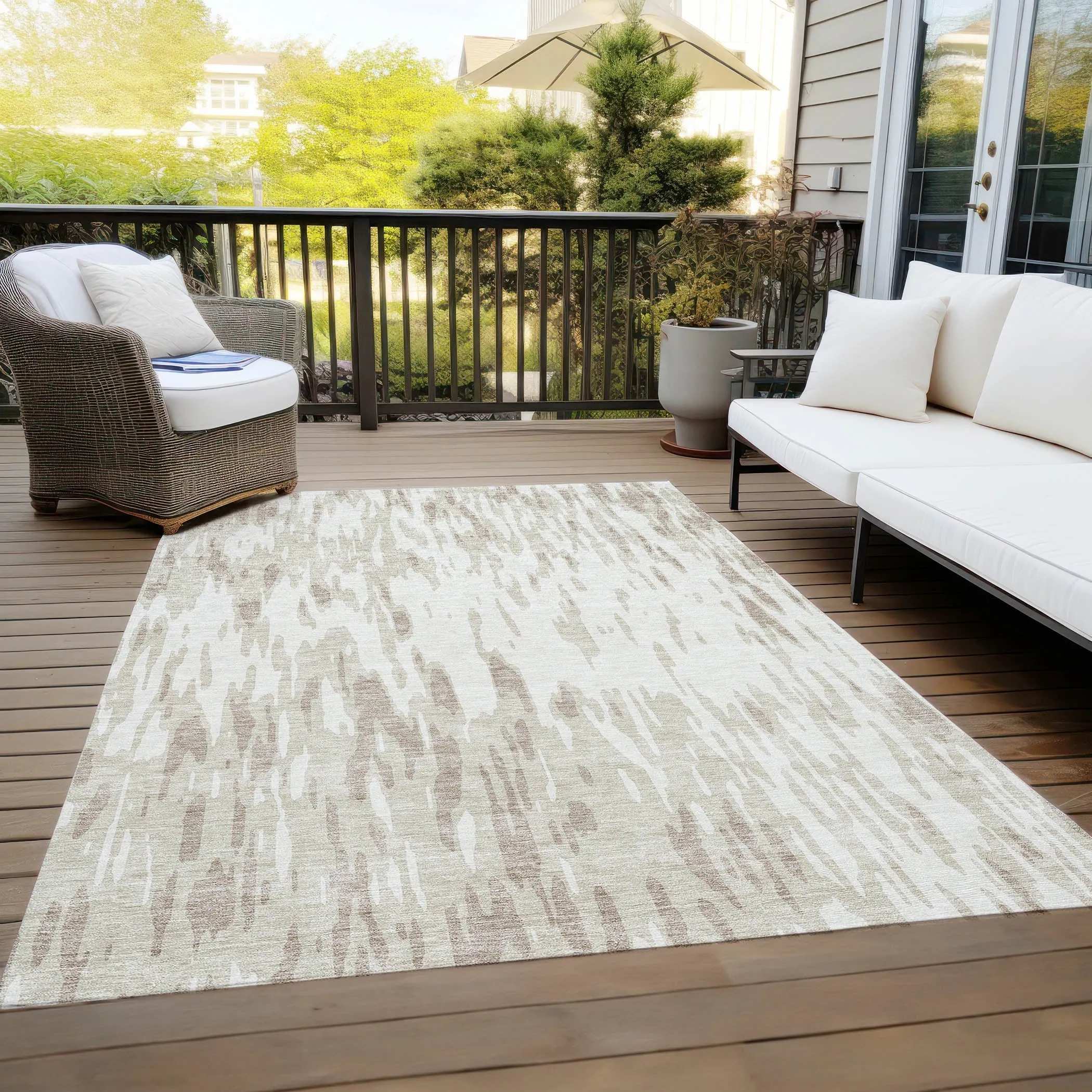 Machine Washable Indoor/ Outdoor Abstract Chantille Rug