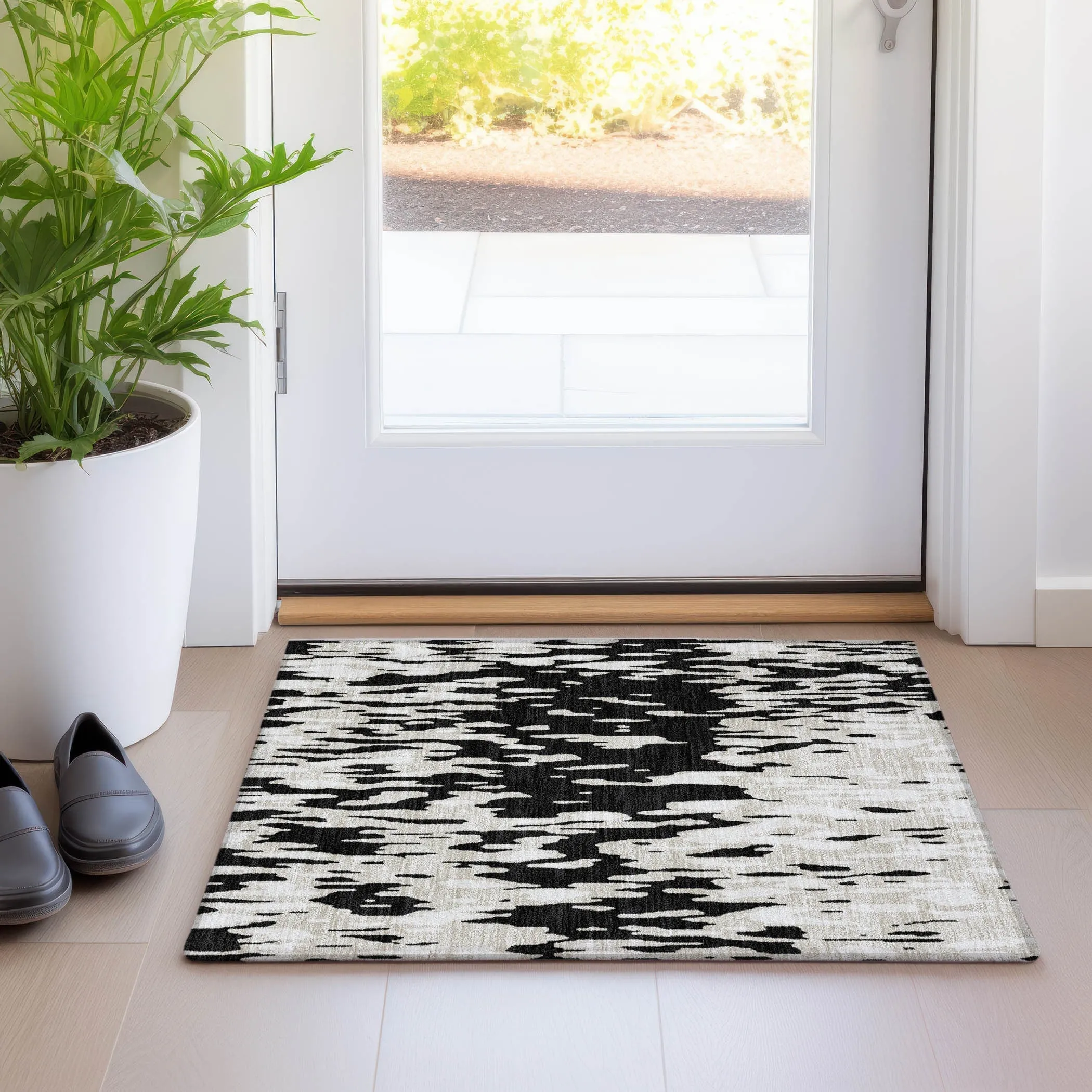 Machine Washable Indoor/ Outdoor Abstract Chantille Rug