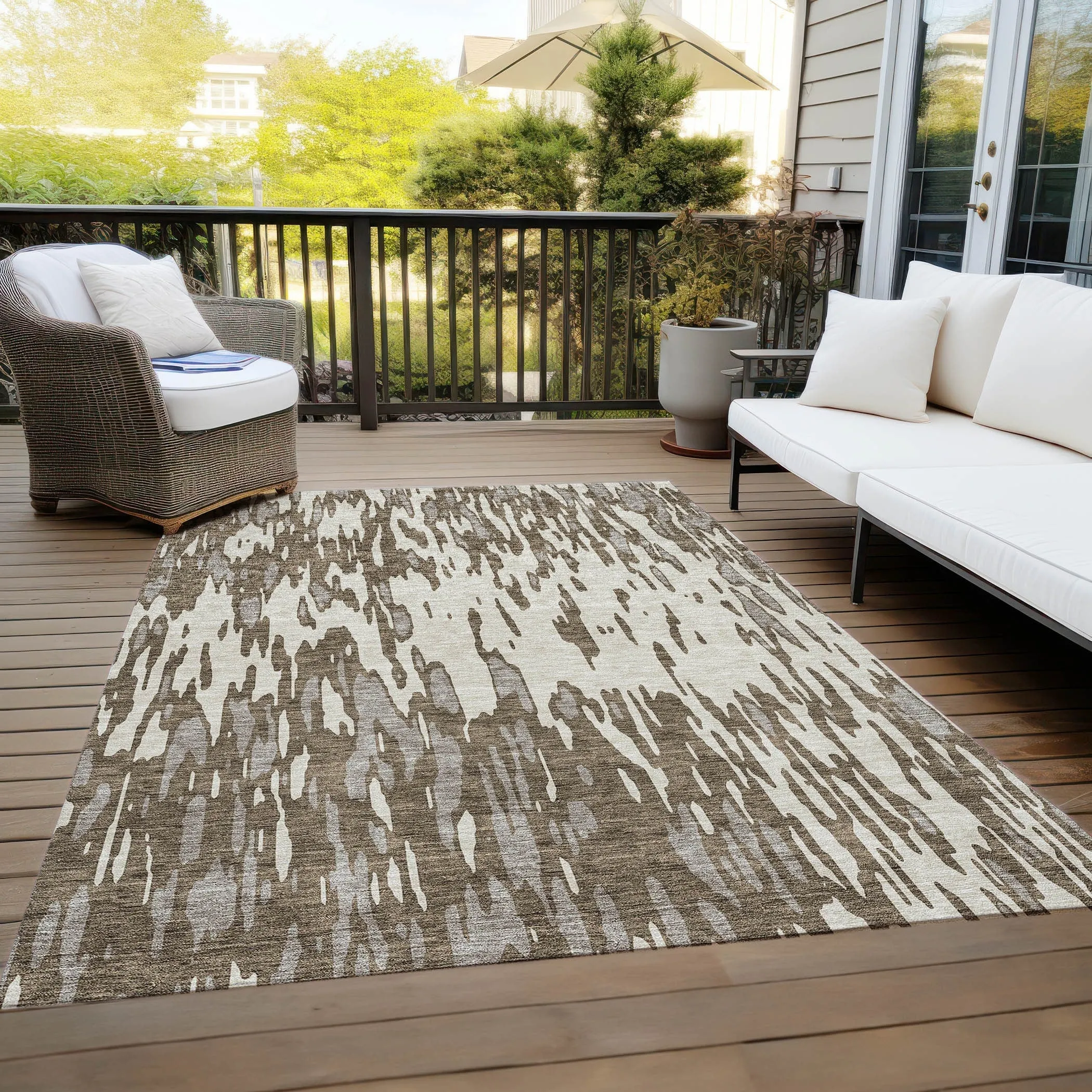 Machine Washable Indoor/ Outdoor Abstract Chantille Rug