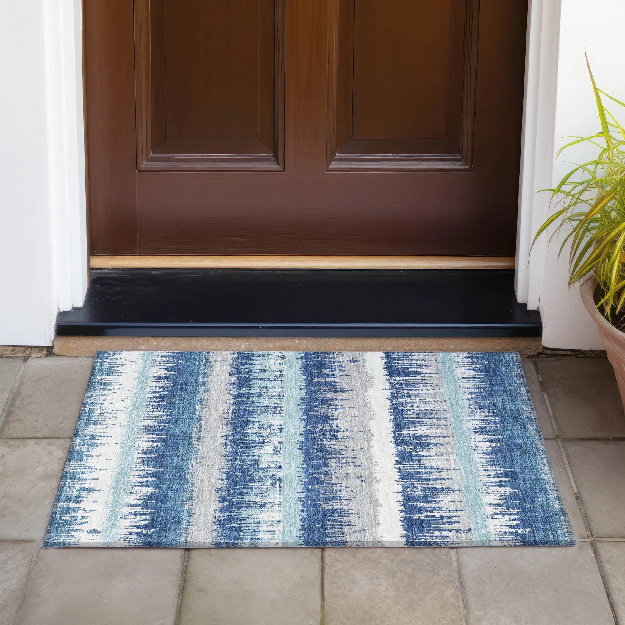 Machine Washable Indoor/ Outdoor Abstract Ombre Chantille Rug