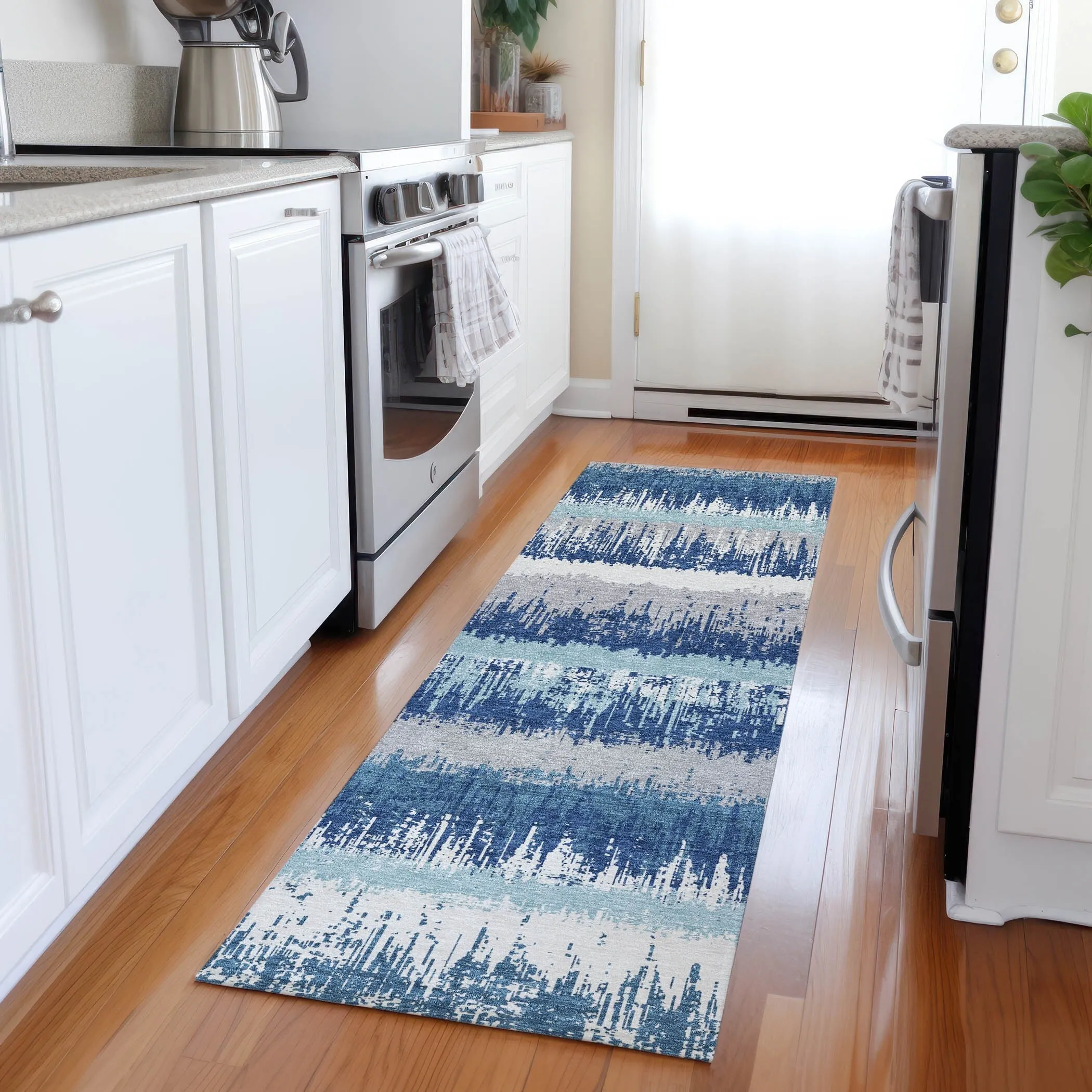 Machine Washable Indoor/ Outdoor Abstract Ombre Chantille Rug