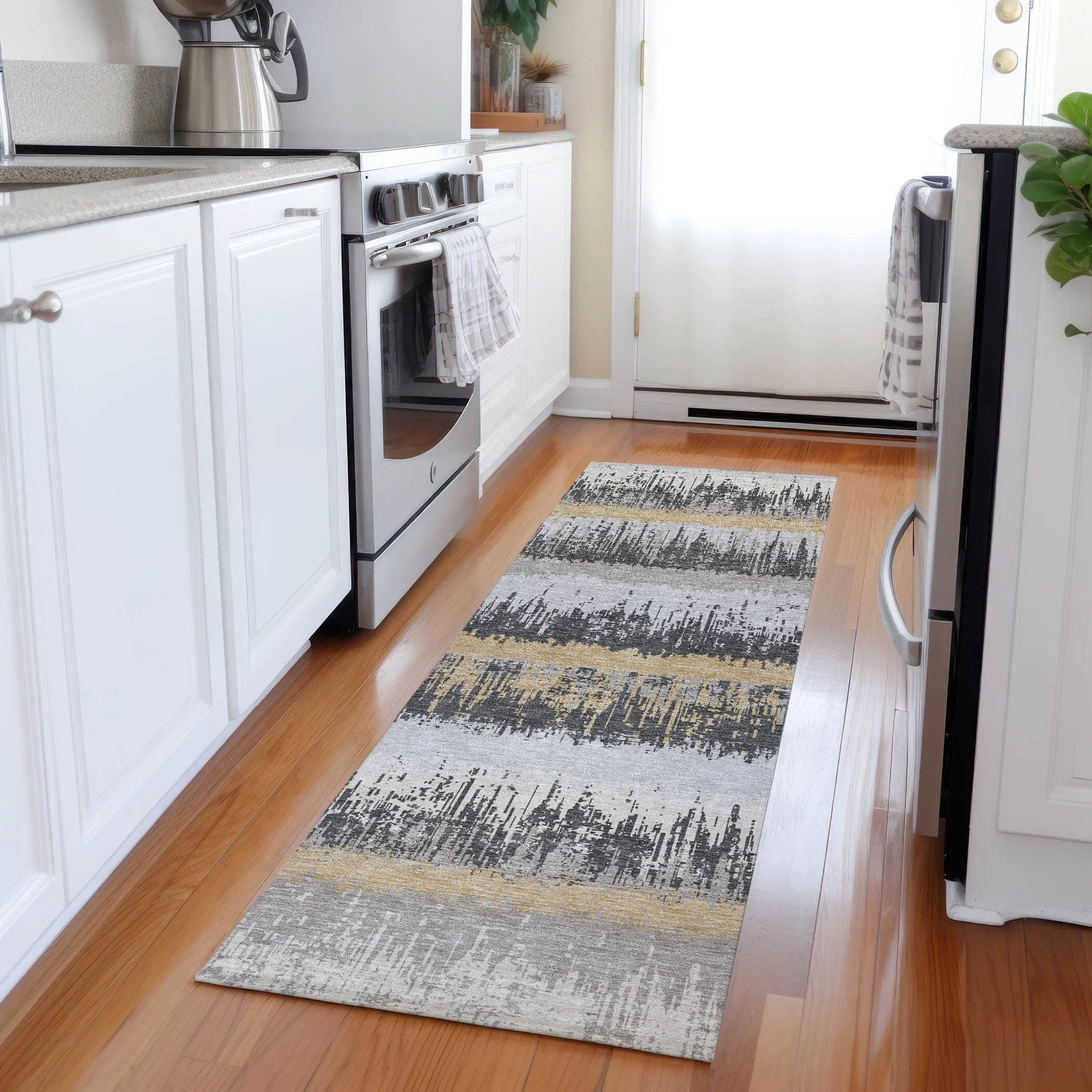 Machine Washable Indoor/ Outdoor Abstract Ombre Chantille Rug