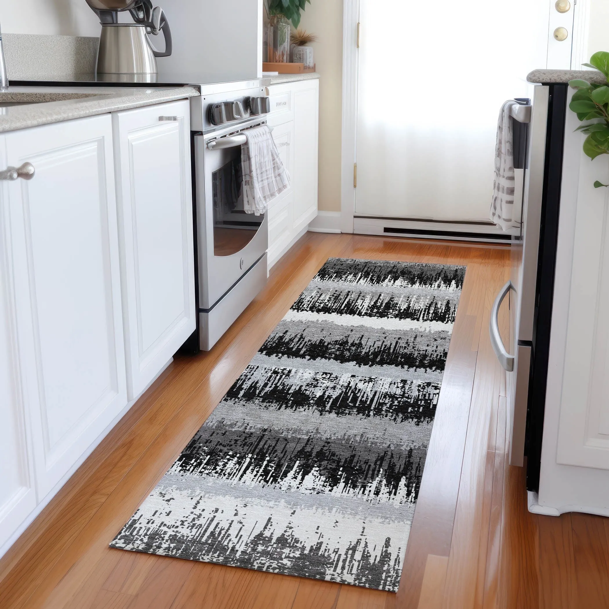 Machine Washable Indoor/ Outdoor Abstract Ombre Chantille Rug
