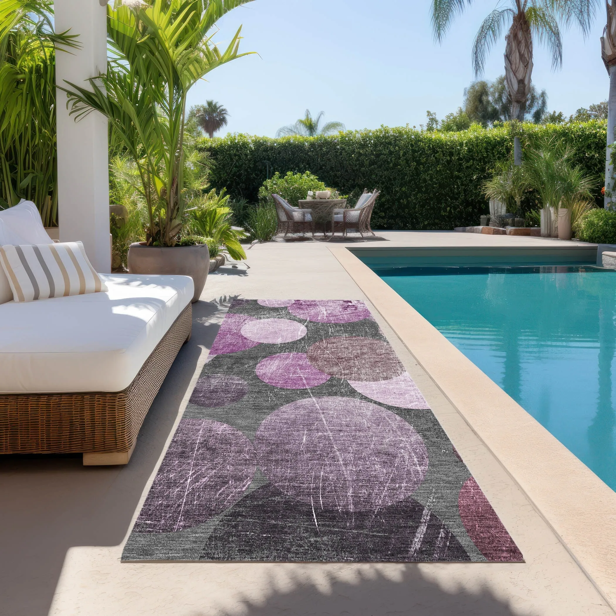 Machine Washable Indoor/ Outdoor Bubbles Chantille Rug