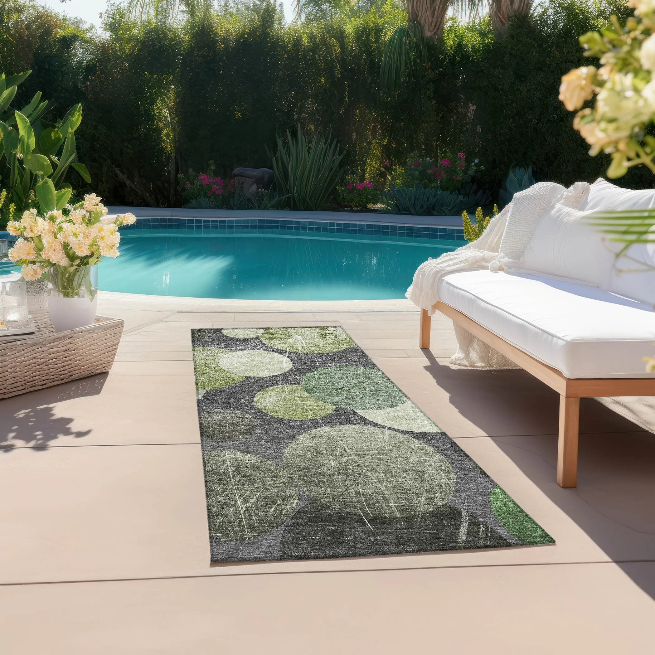 Machine Washable Indoor/ Outdoor Bubbles Chantille Rug