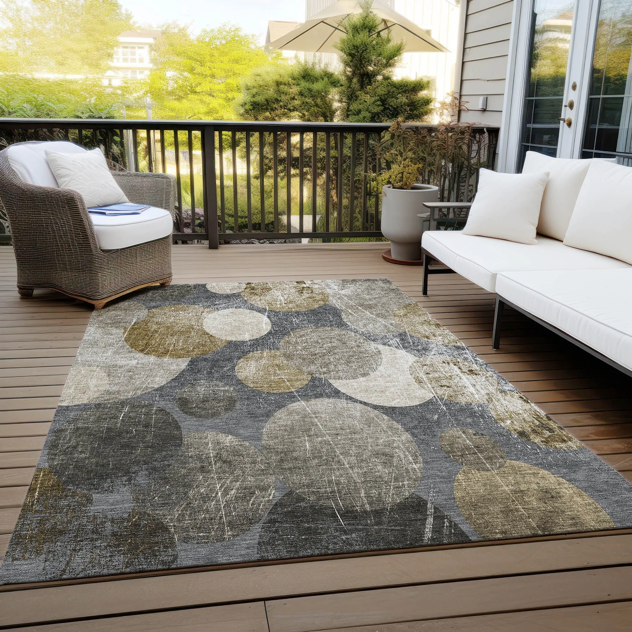 Machine Washable Indoor/ Outdoor Bubbles Chantille Rug