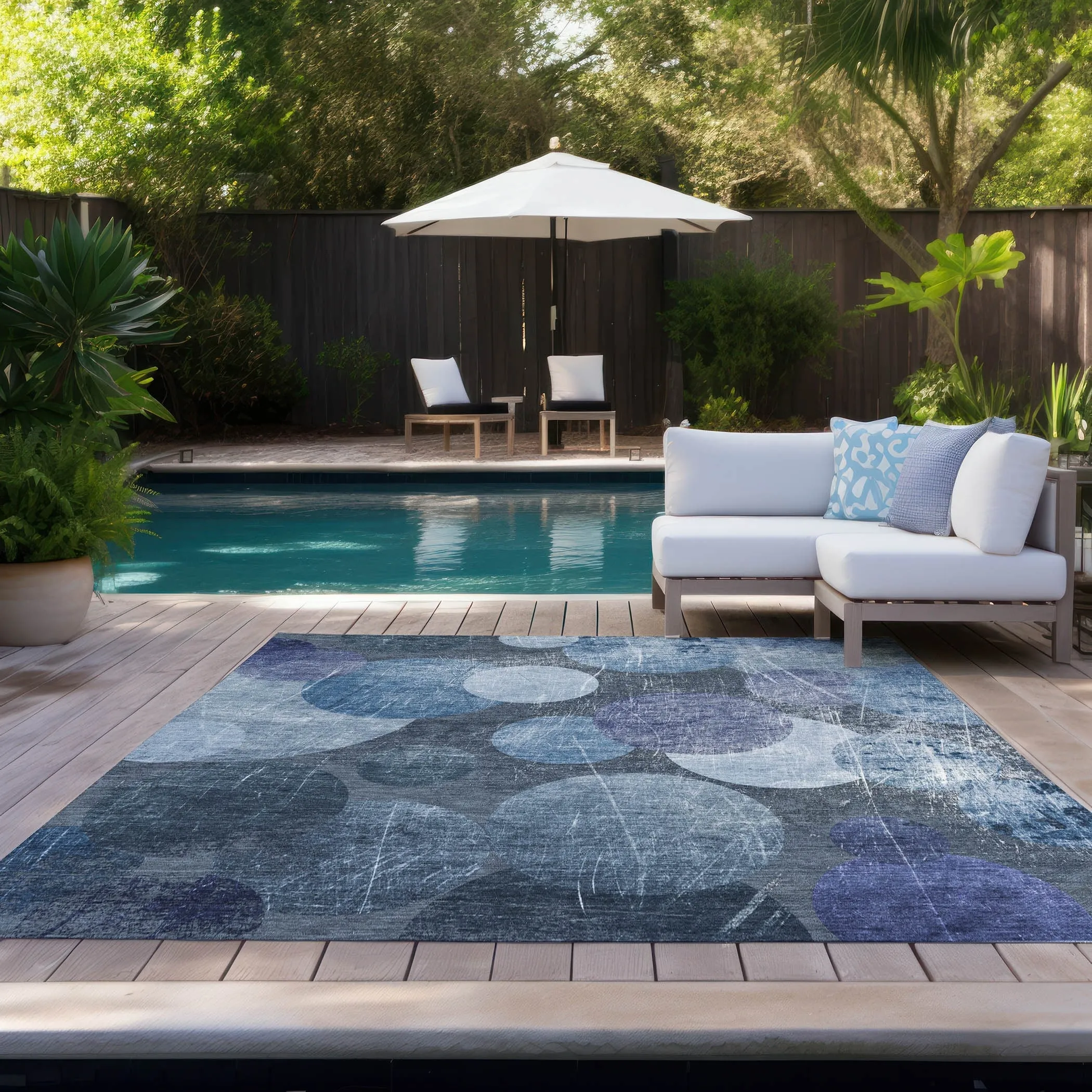 Machine Washable Indoor/ Outdoor Bubbles Chantille Rug