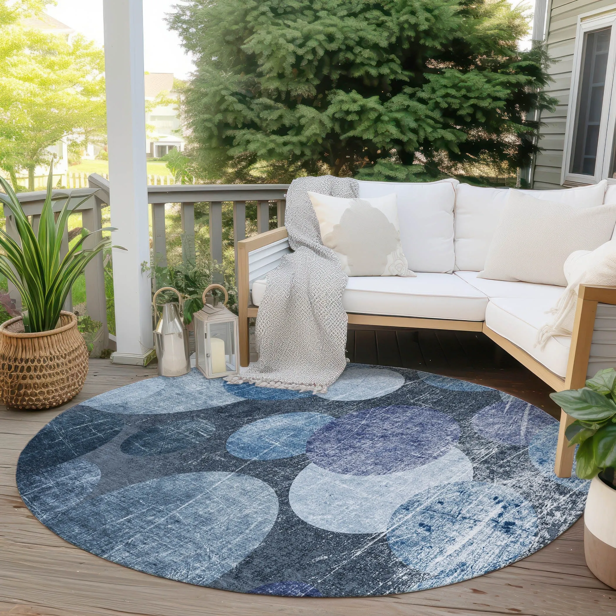 Machine Washable Indoor/ Outdoor Bubbles Chantille Rug