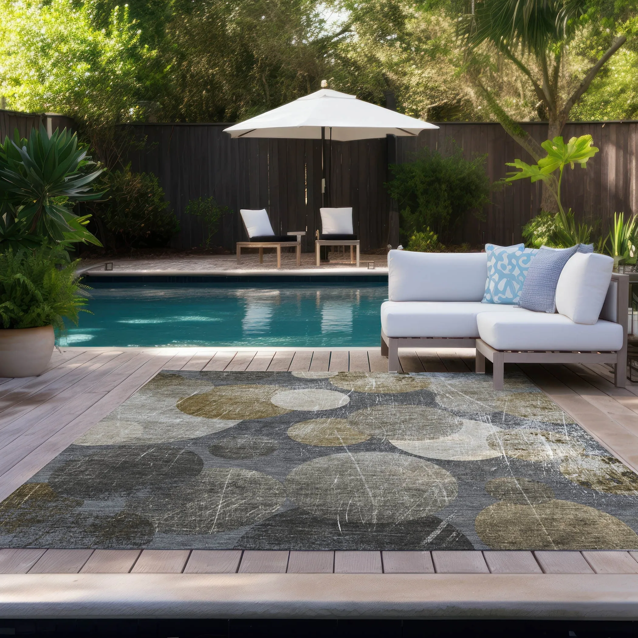Machine Washable Indoor/ Outdoor Bubbles Chantille Rug