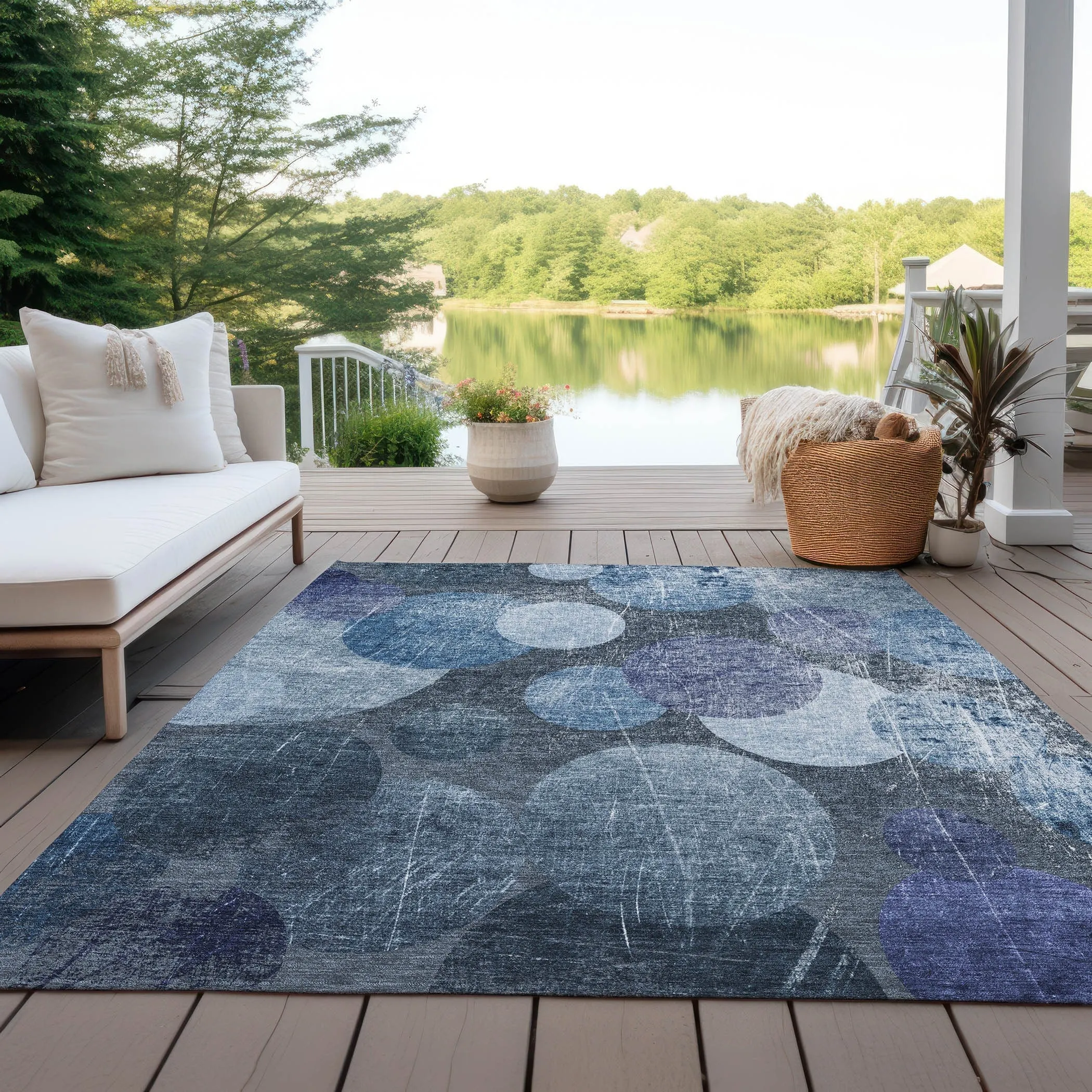 Machine Washable Indoor/ Outdoor Bubbles Chantille Rug