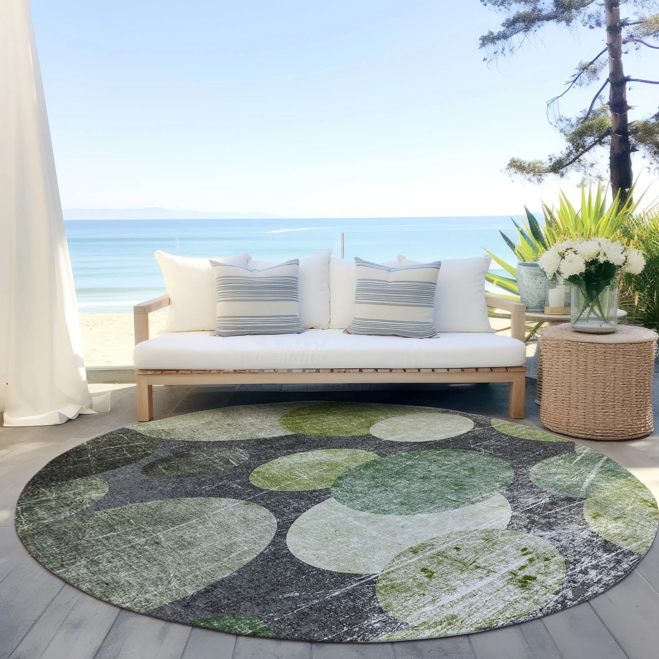 Machine Washable Indoor/ Outdoor Bubbles Chantille Rug