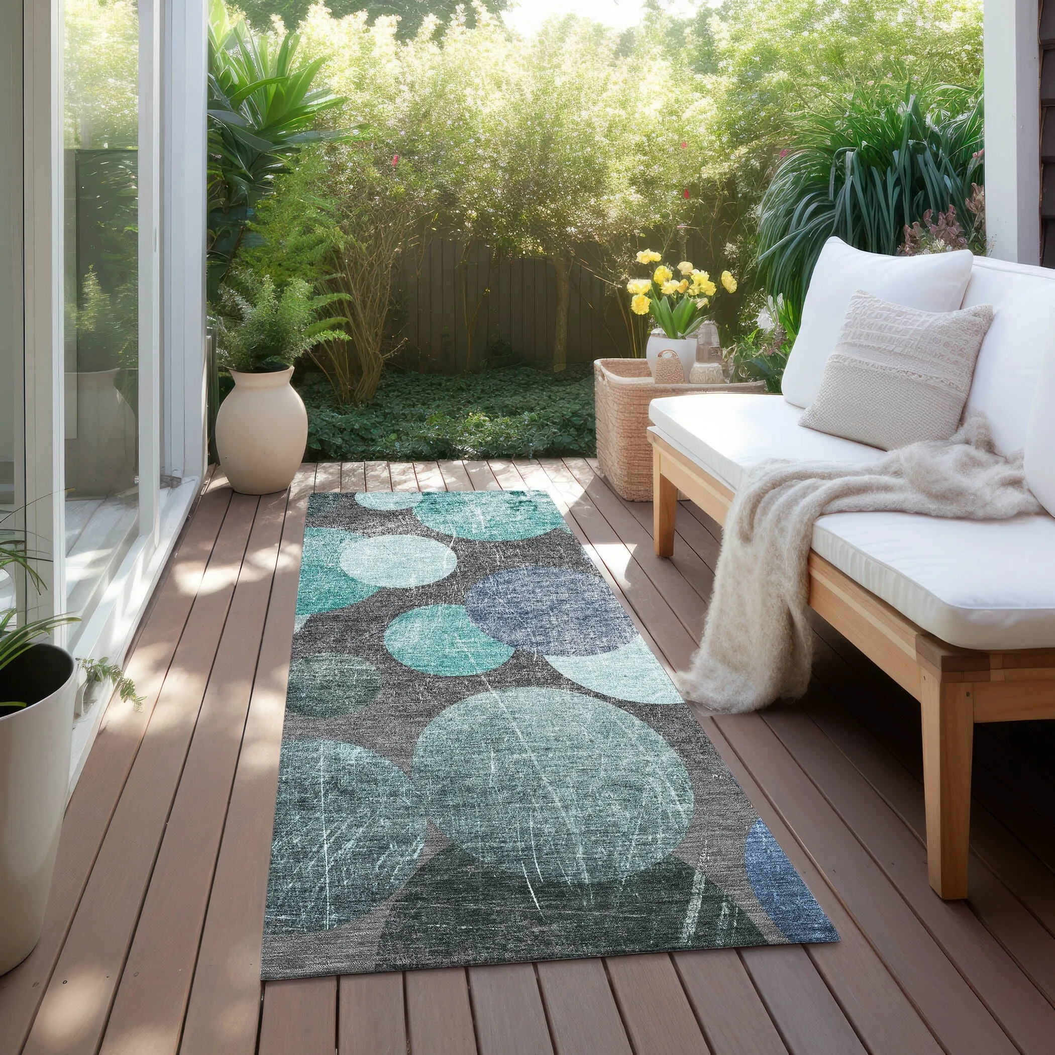 Machine Washable Indoor/ Outdoor Bubbles Chantille Rug