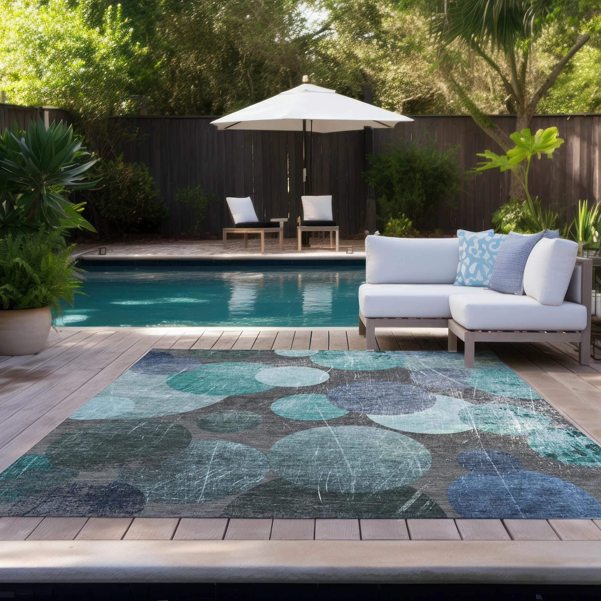 Machine Washable Indoor/ Outdoor Bubbles Chantille Rug