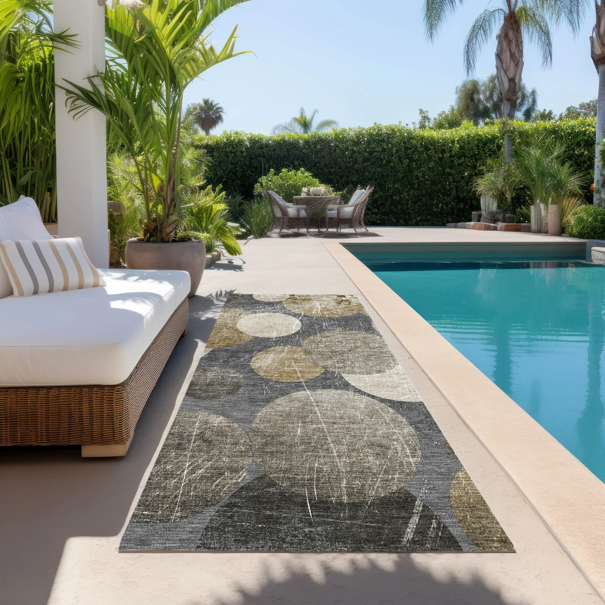 Machine Washable Indoor/ Outdoor Bubbles Chantille Rug